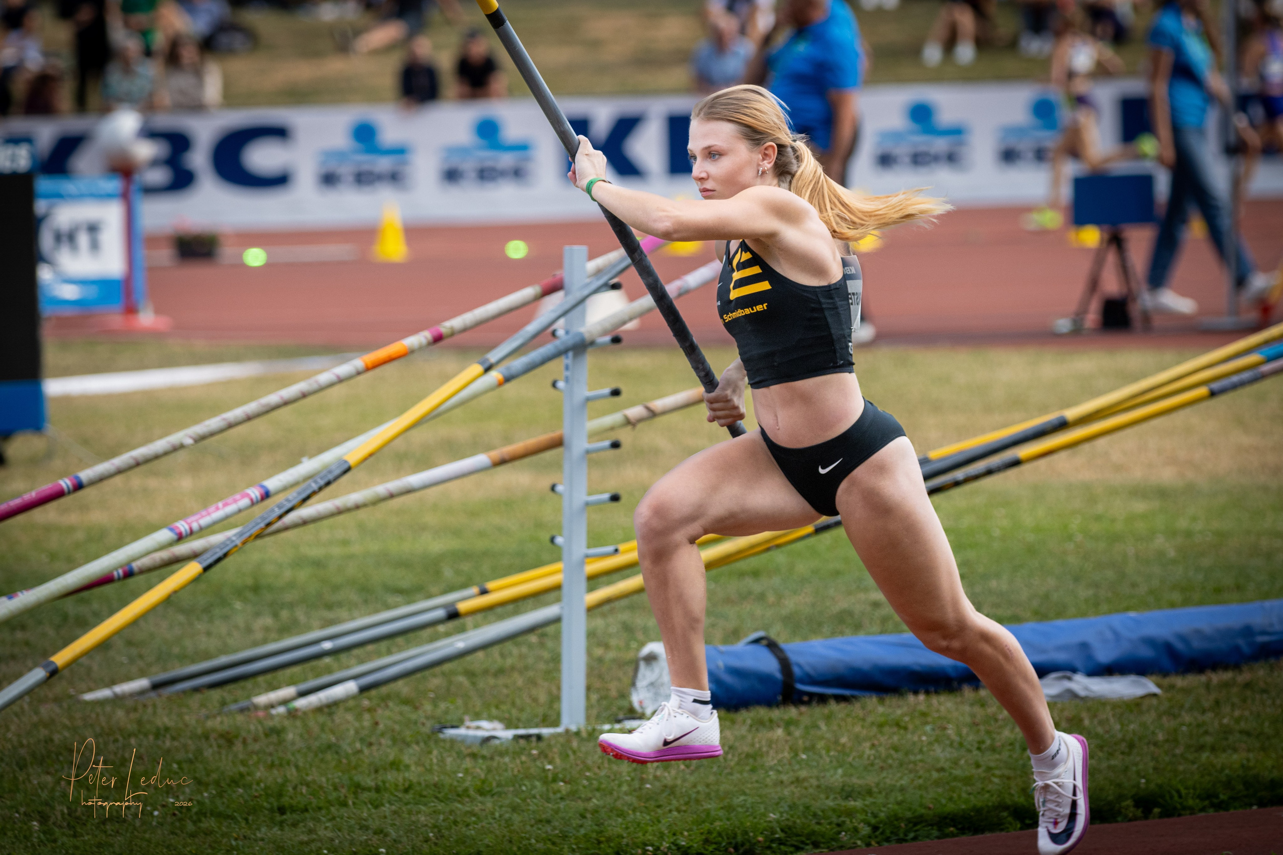 Nacht van de Atletiek. Peter Leduc is een passionele hobbyfotograaf uit België, gespecialiseerd in creatieve fotografie, visuele verhalen en unieke fotoprojecten