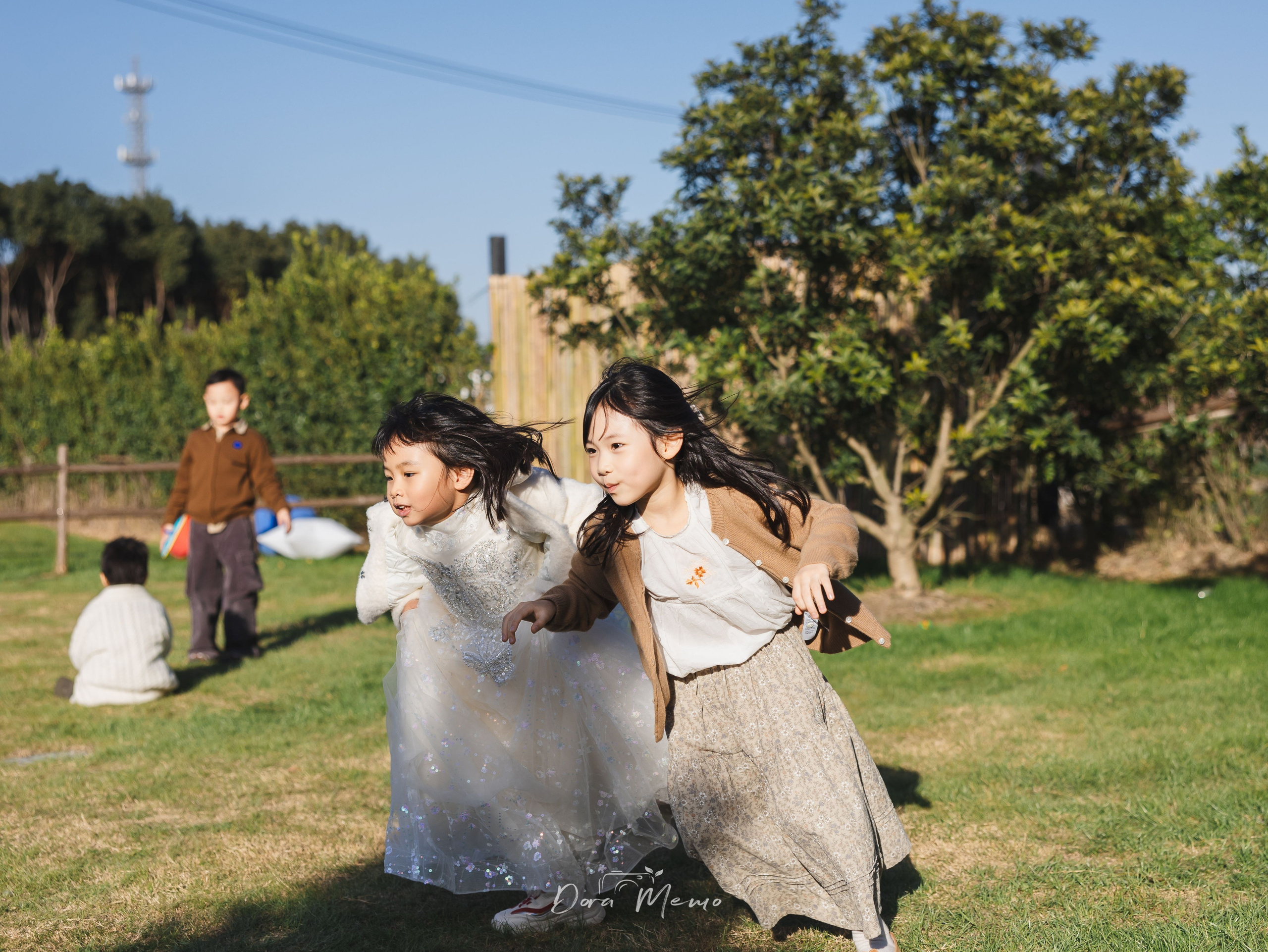Shanghai natural family photography - children running and playing together at outdoor birthday party