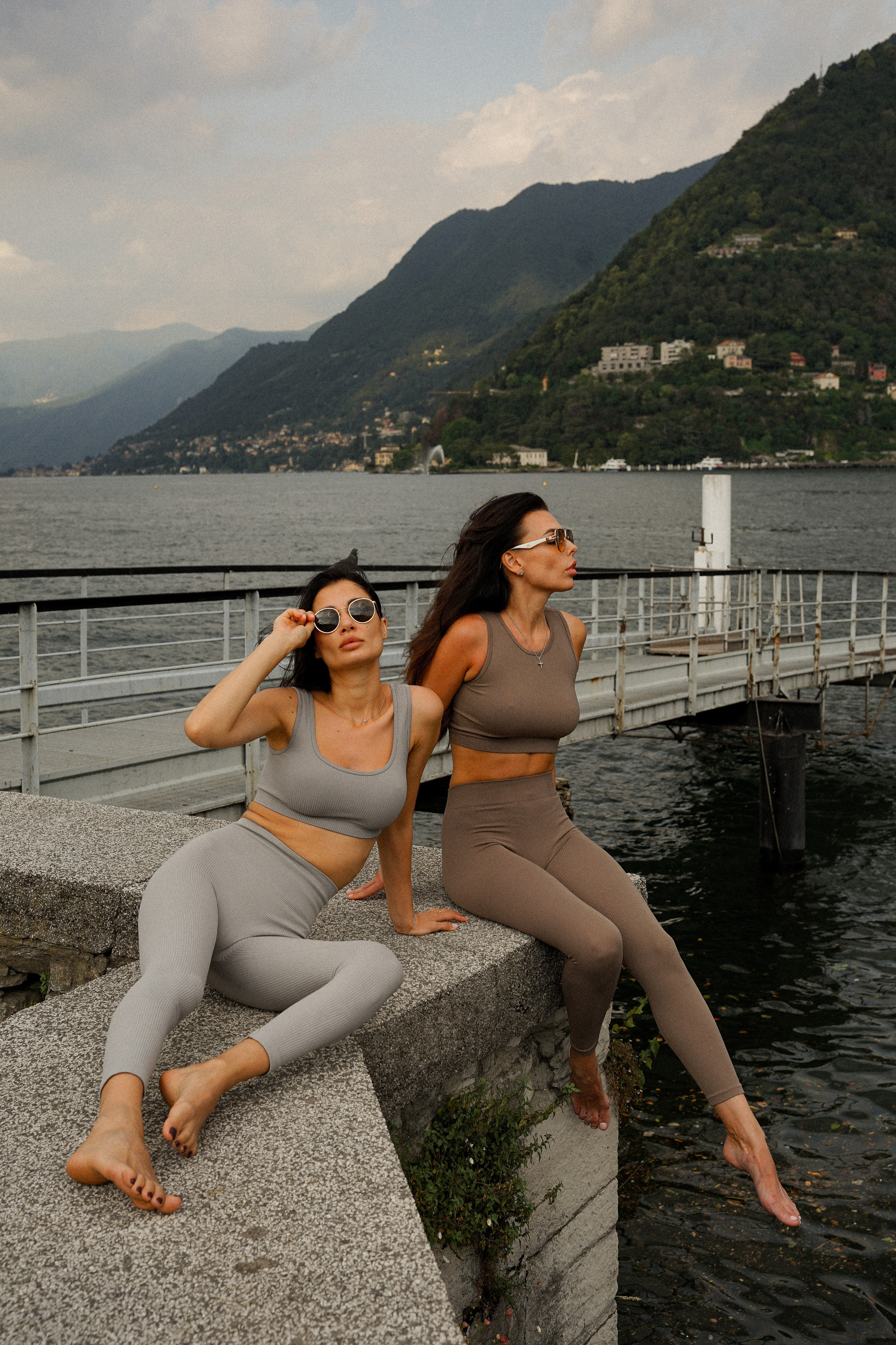 Съёмка для бренда одежды в локациях города Комо, Италия. Фотограф в Милане, Лекко и Комо. Фотопрогулки и фотосессии