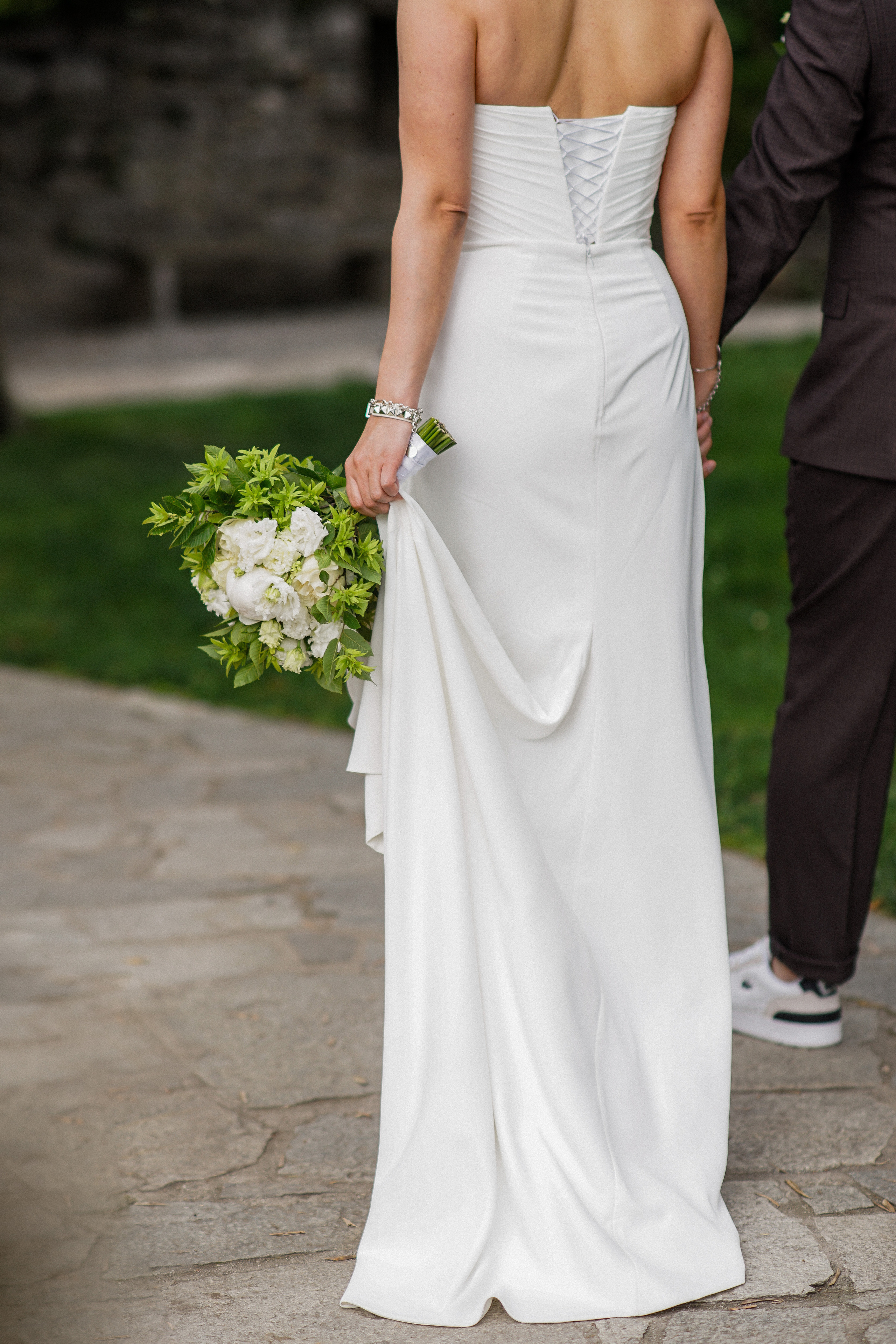 Свадебная фотосессия на озере Комо с прекрасным видом. Фотограф в Милане, Лекко и Комо. Фотопрогулки и фотосессии