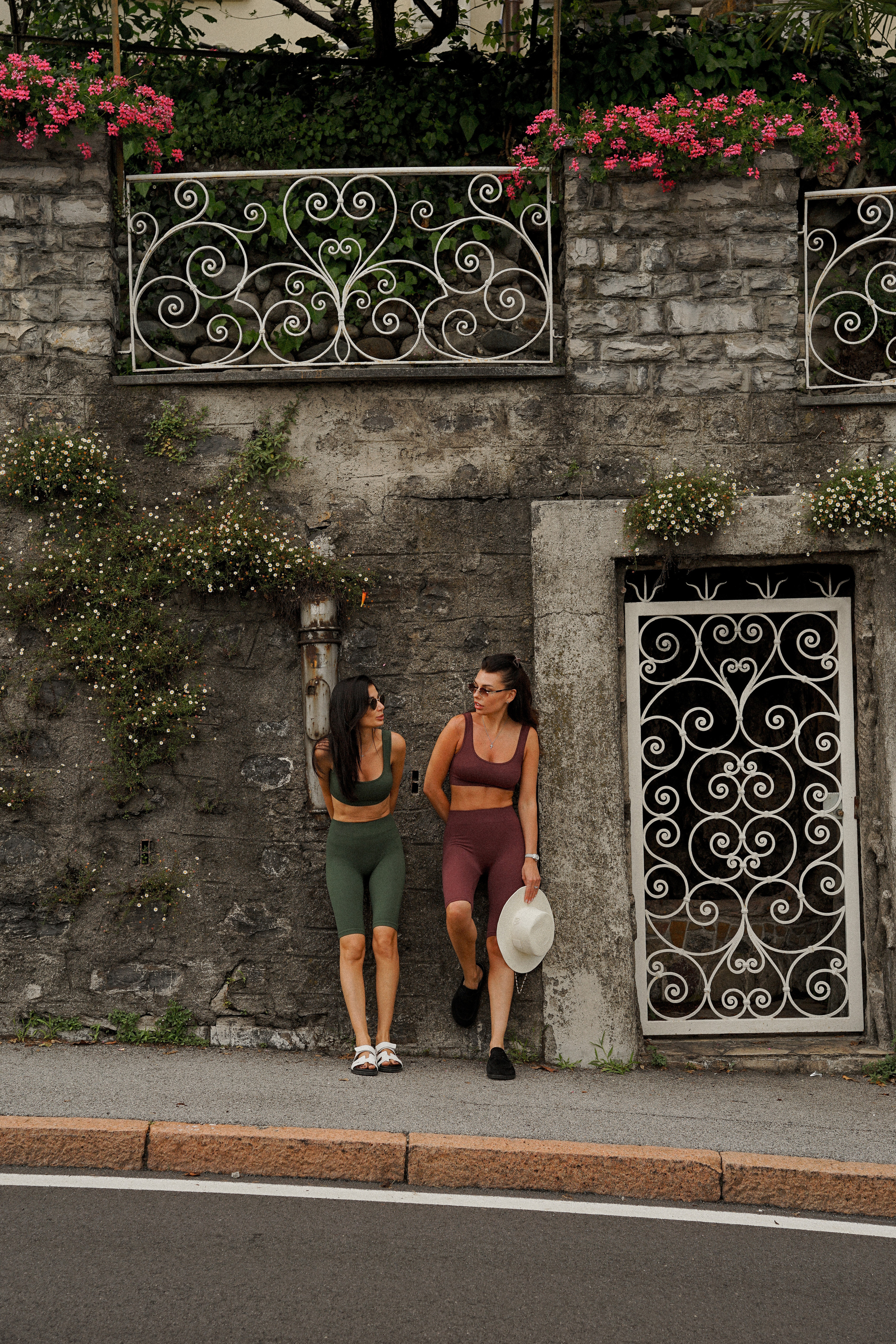 Съёмка для бренда одежды в локациях города Комо, Италия. Фотограф в Милане, Лекко и Комо. Фотопрогулки и фотосессии