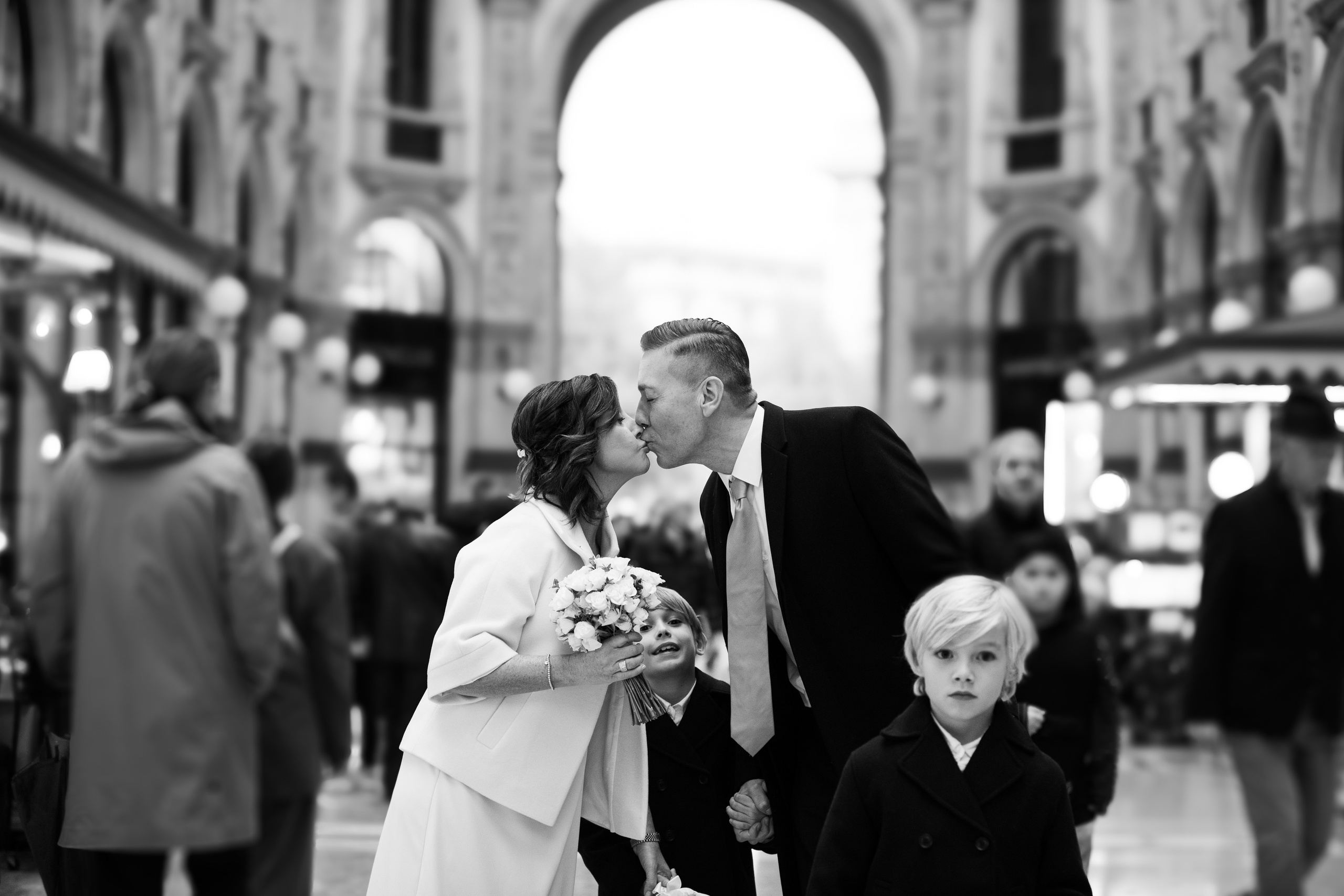 Fotografa di matrimonio a Milano Palazzo Reale. Racconto matrimoni con uno stile naturale, elegante e senza pose forzate