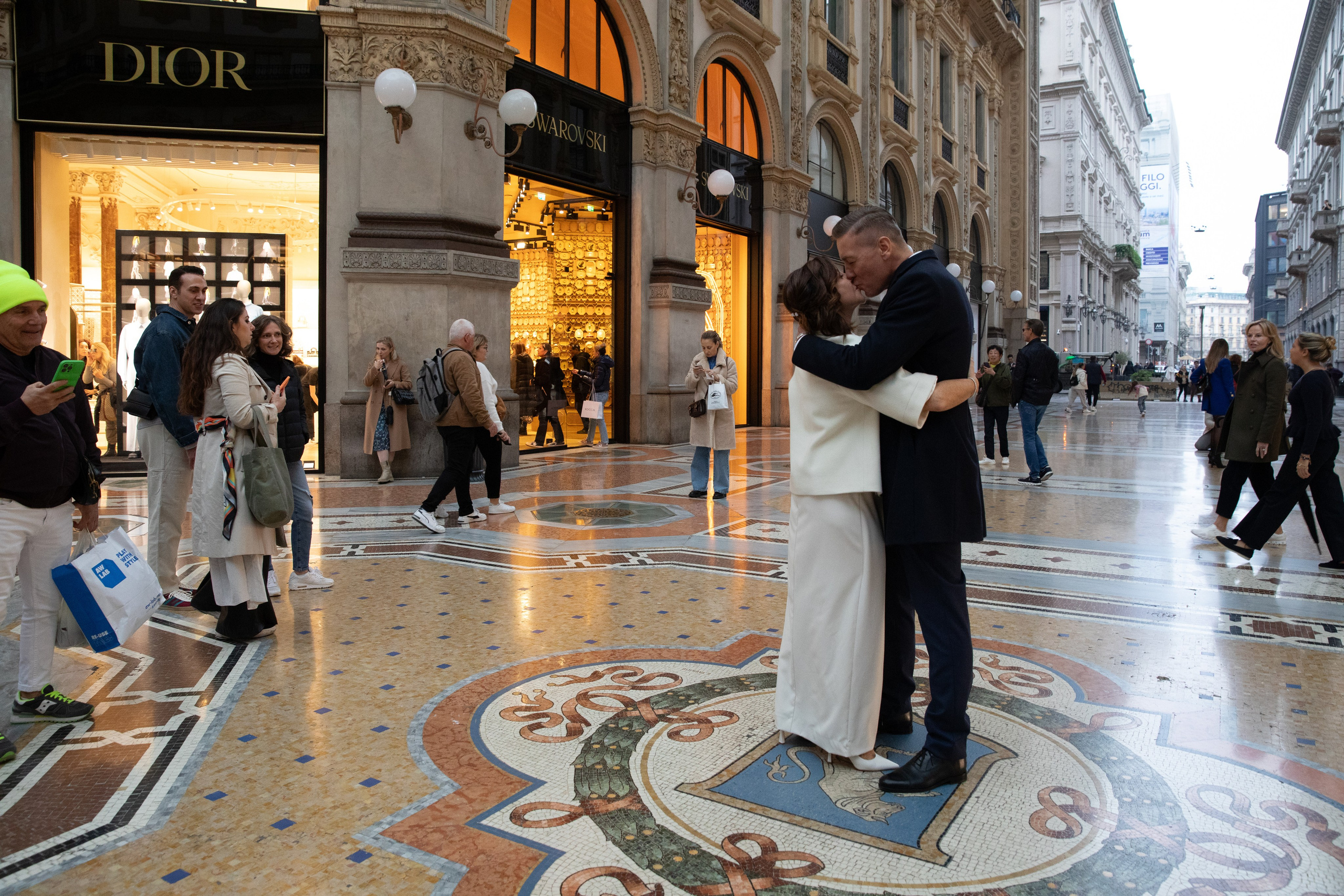 Fotografa di matrimonio a Milano Palazzo Reale. Racconto matrimoni con uno stile naturale, elegante e senza pose forzate