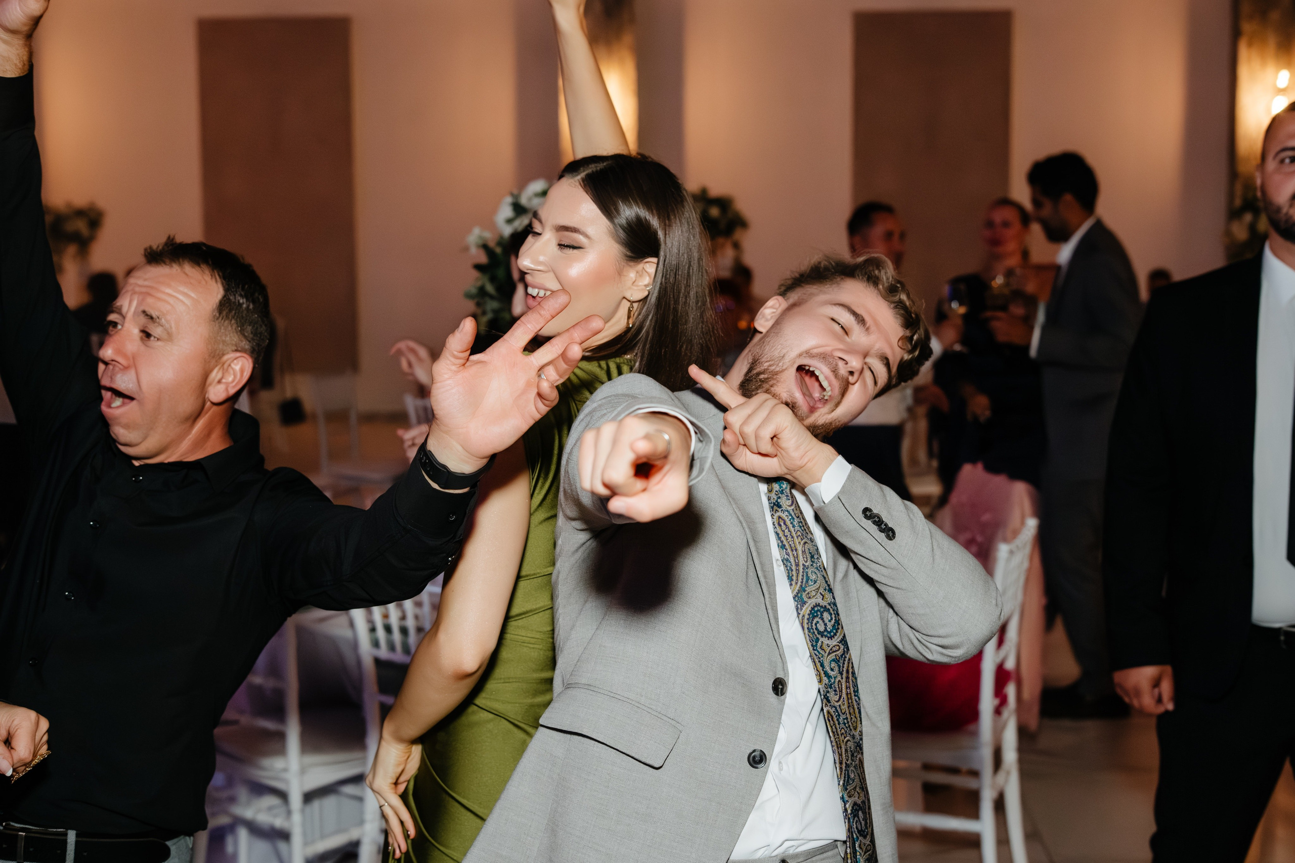 Povestea de nuntă a lui Anca și Dragoș în Bacău | Fotografie de Eveniment. Raw Studio. Fotograful tau de nunta!