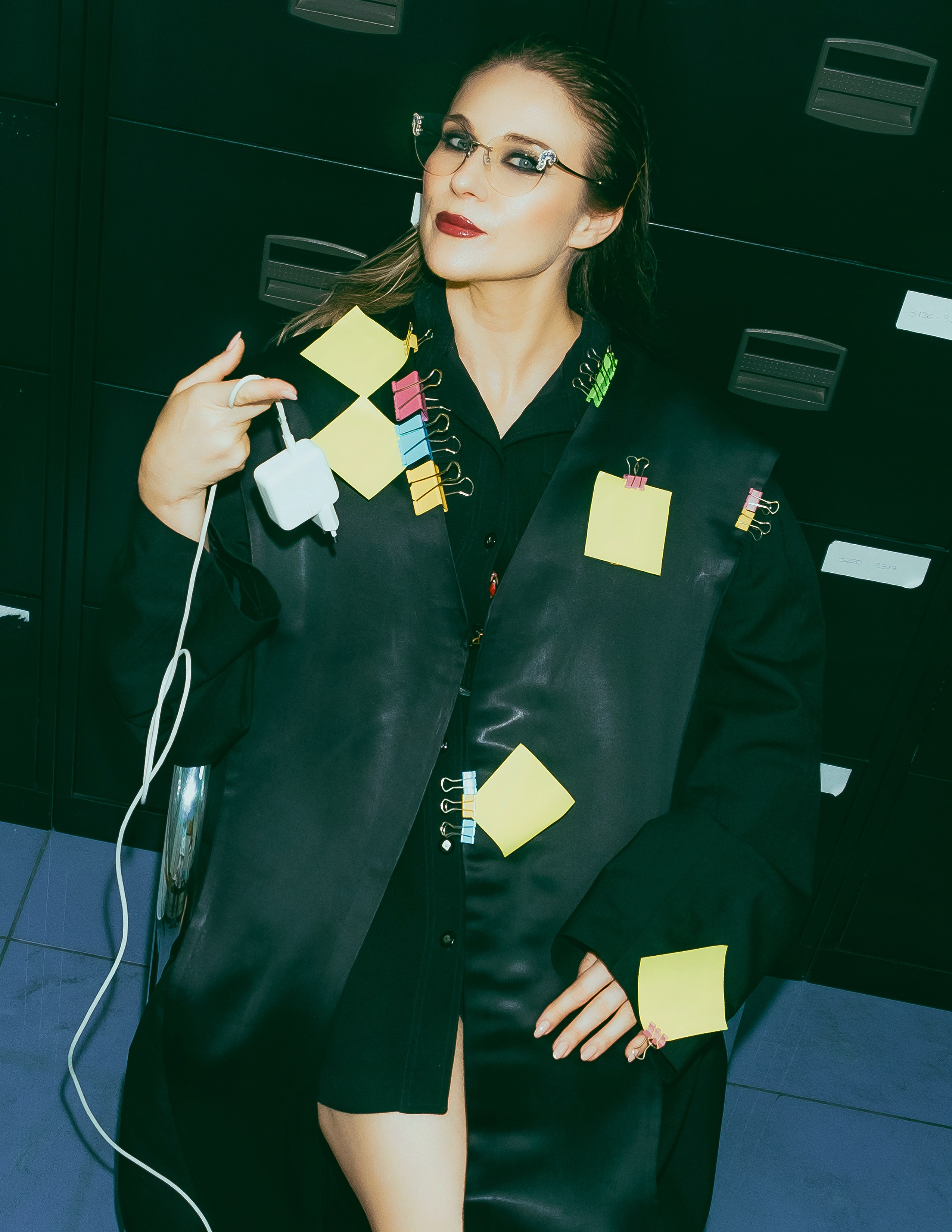 Креативная фотосессия адвоката в офисе в Аликанте, Торревьеха