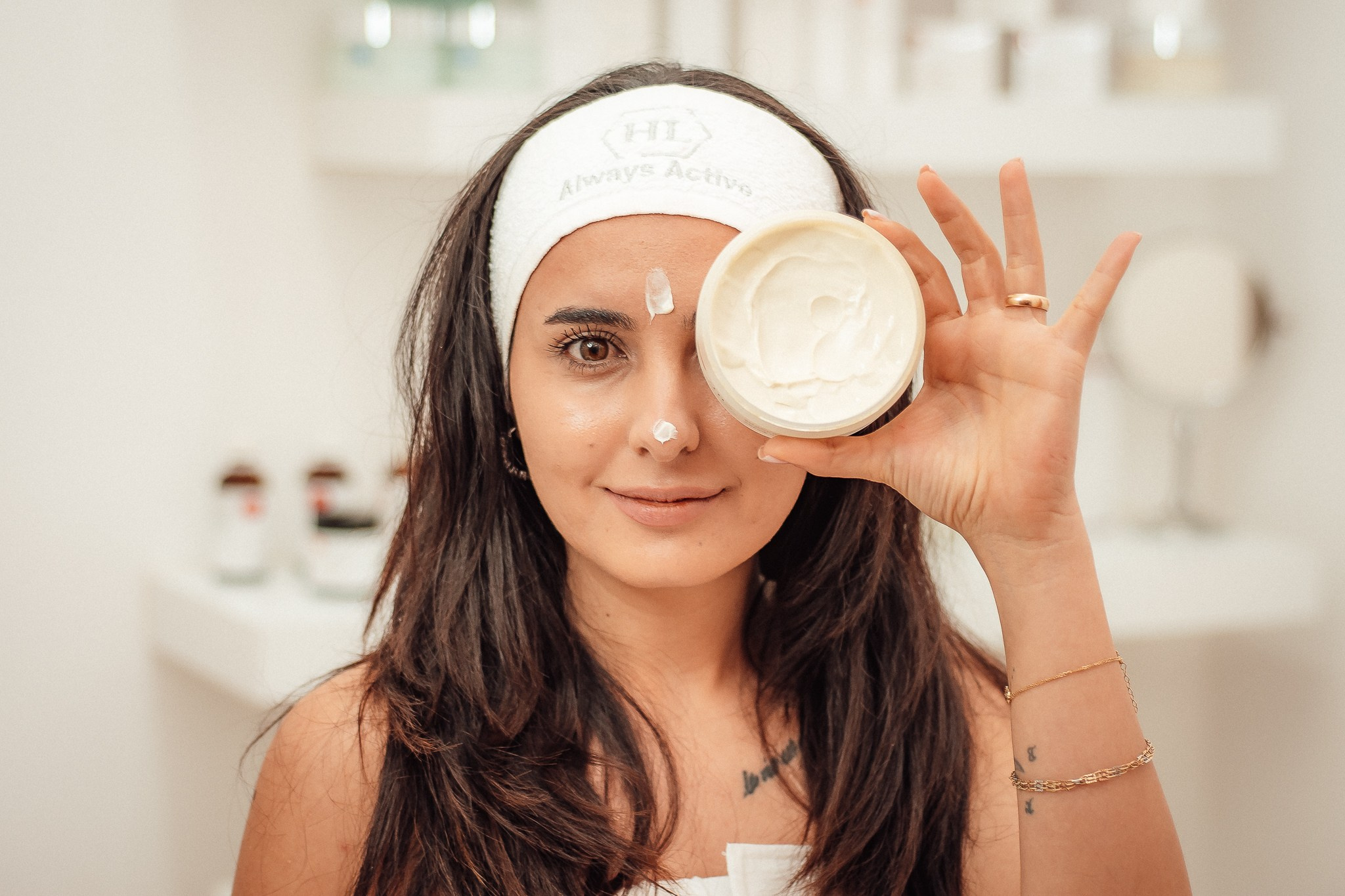 Facial moisturizing cream