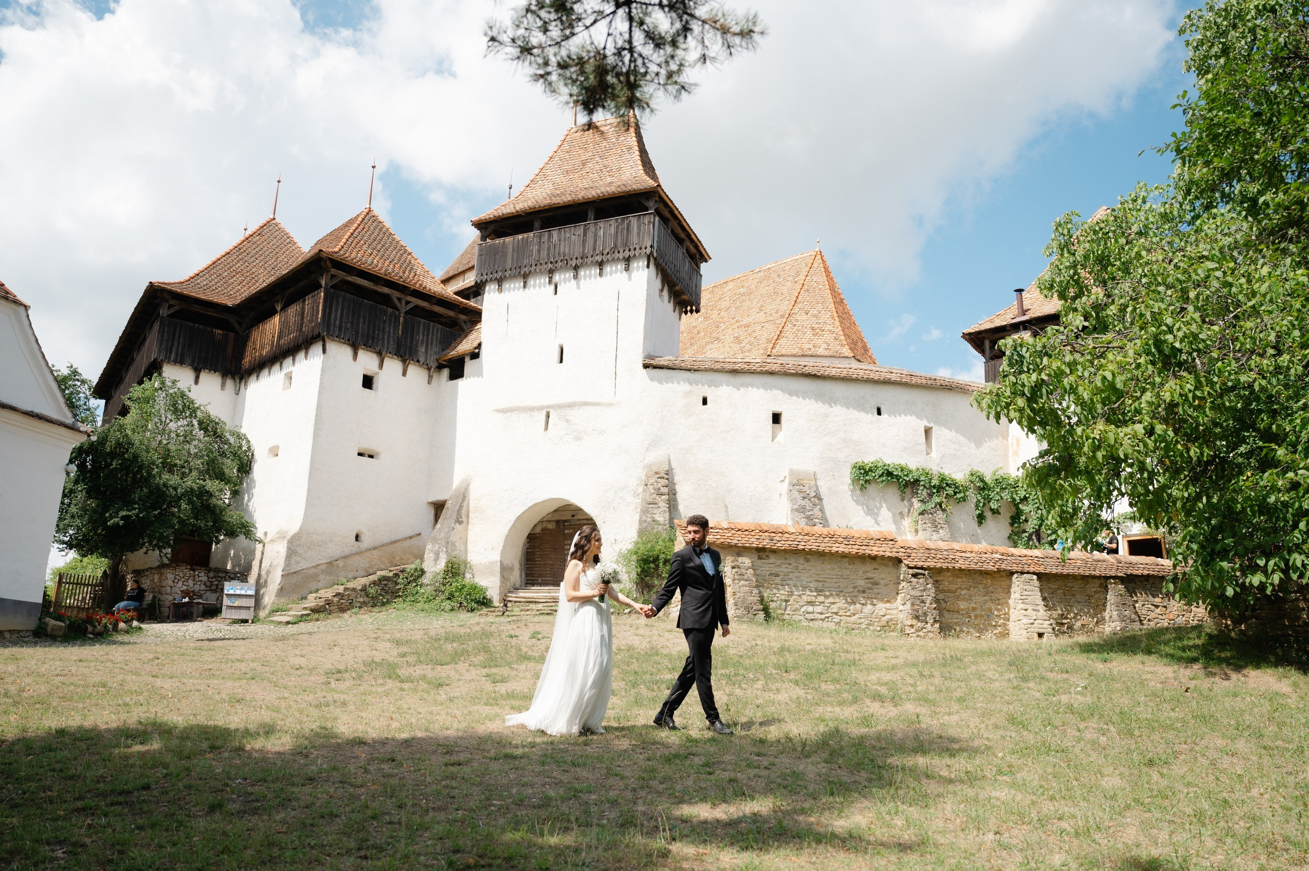 Ceremonie de nuntă Sándor și Éva în Viscri, atmosferă intimă și emoționantă