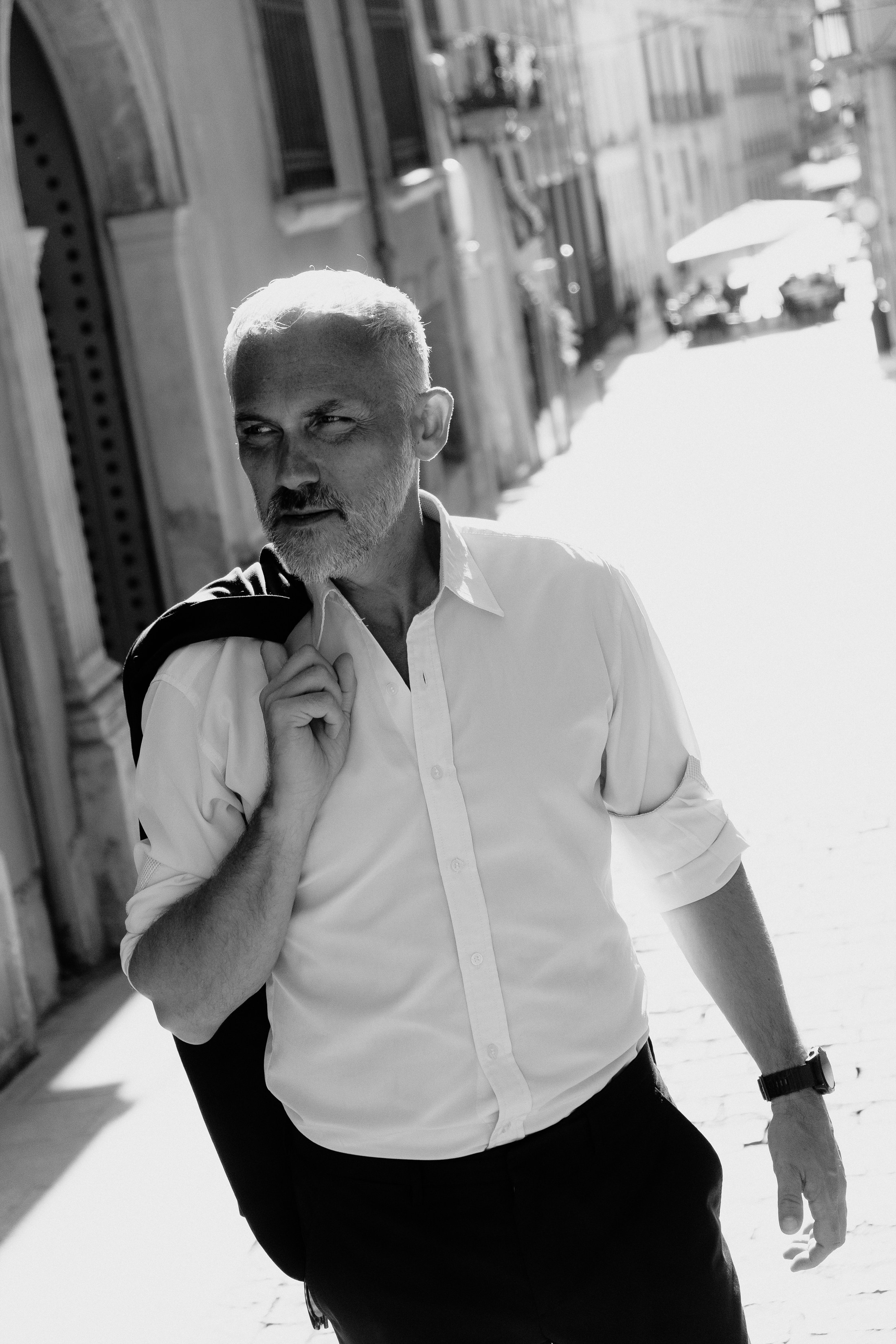 Портретная фотосессия музыканта Robert Skarsbakk в старом городе Аликанте для обложки альбома — Фотограф Андрей Луковников