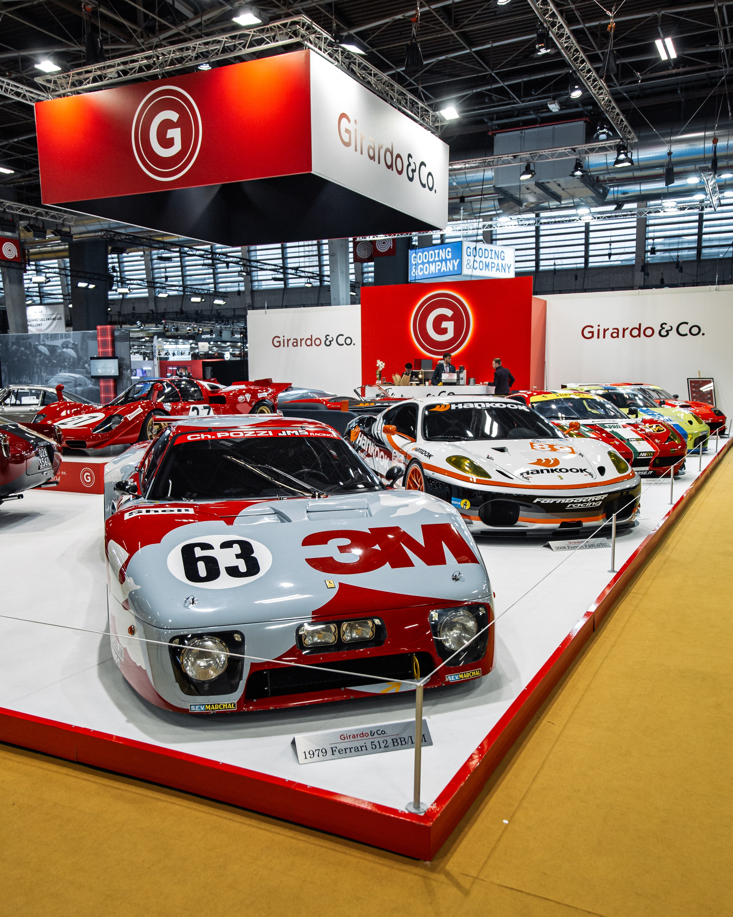 Retromobile 2023. Photographe de voitures à Paris — Vitalii Motruk