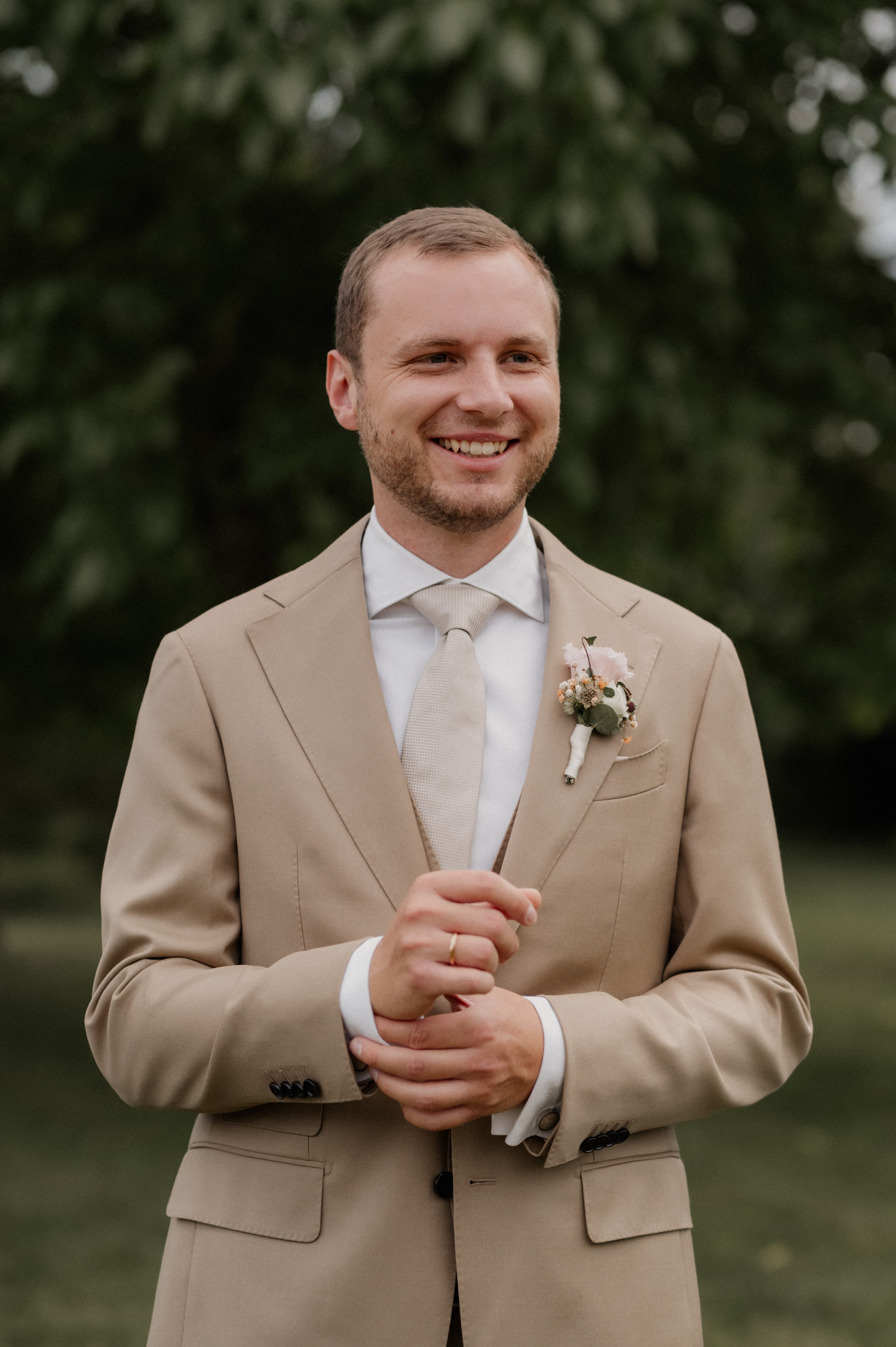 Sommer, Liebe & zwei wunderschöne Kleider: Gartenhochzeit in Gunzenhausen. Photographer in Ansbach for Couples, Weddings and After Wedding