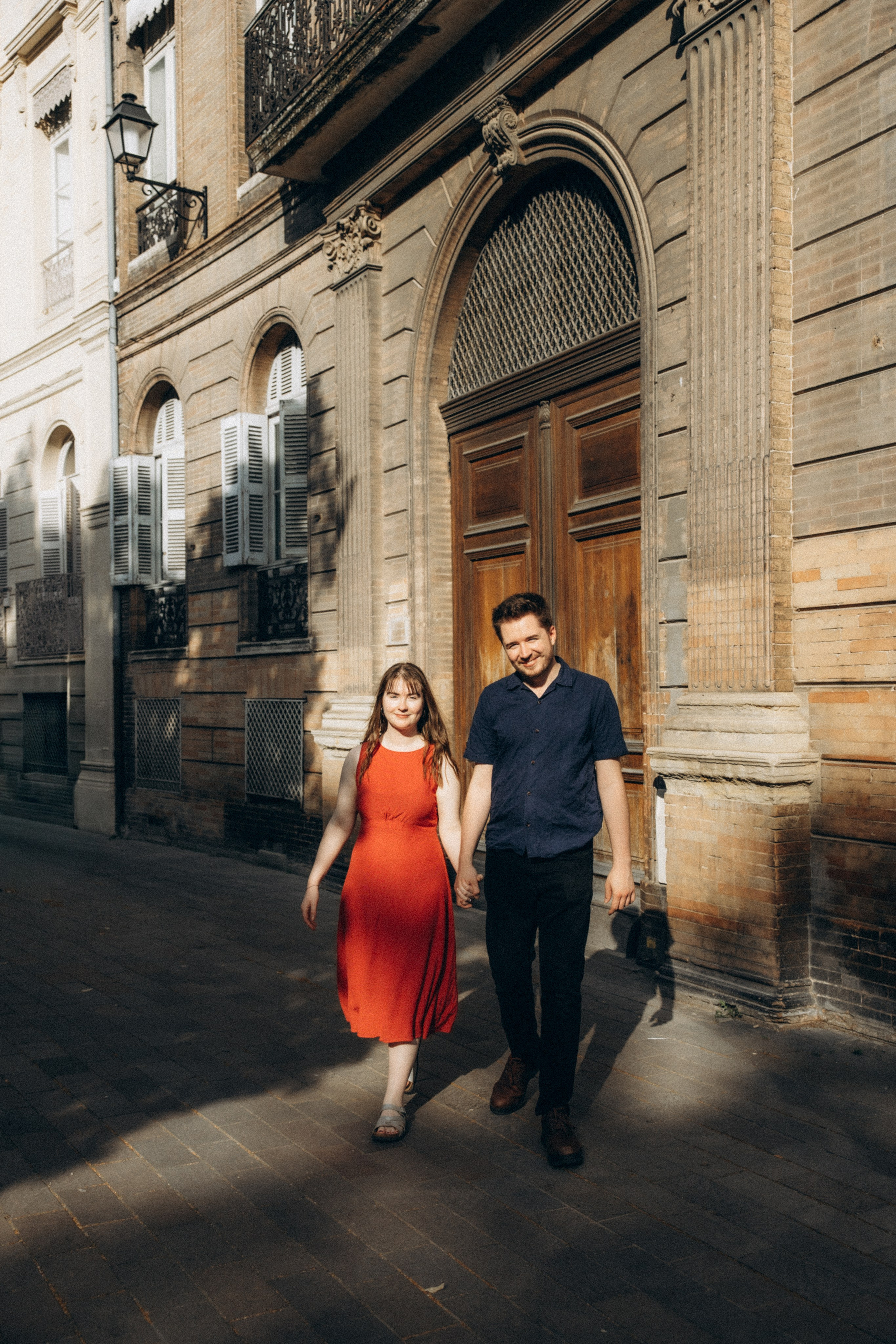Surprise proposal photoshoot in Toulouse: romantic moment to remember. Eugénie Smirnova — your photographer in Toulouse and southwest France