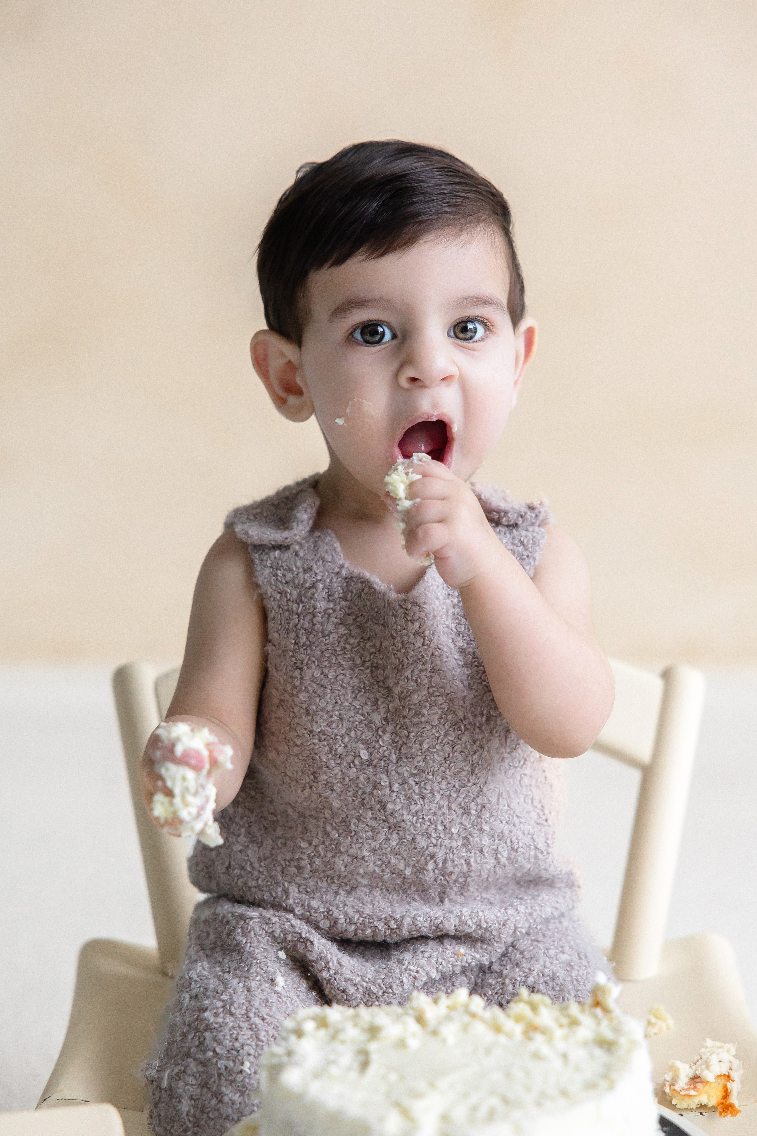 Baby Cake Smash Photographer in Toronto. Iana Banana | Toronto Maternity, Newborn & Family Photographer