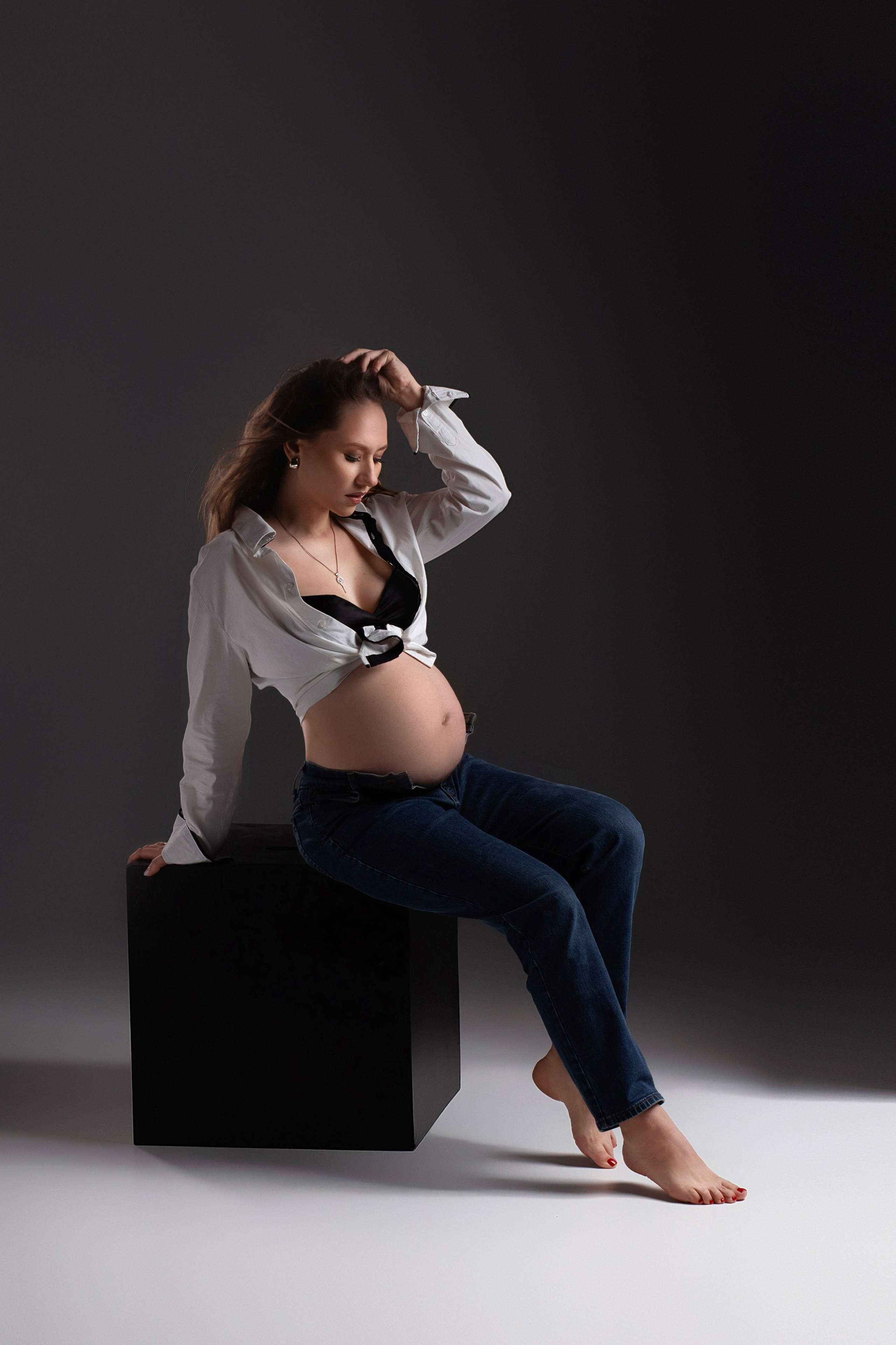 Photo shoot in minimalist style. Professional photographer in Spain