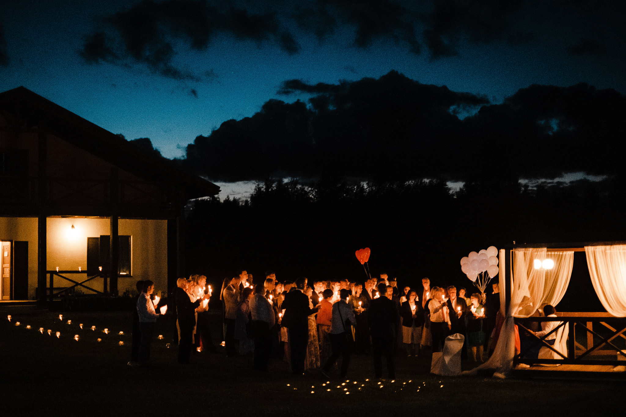 Mičosāna viesu namā debessu bļoda pie dīķa