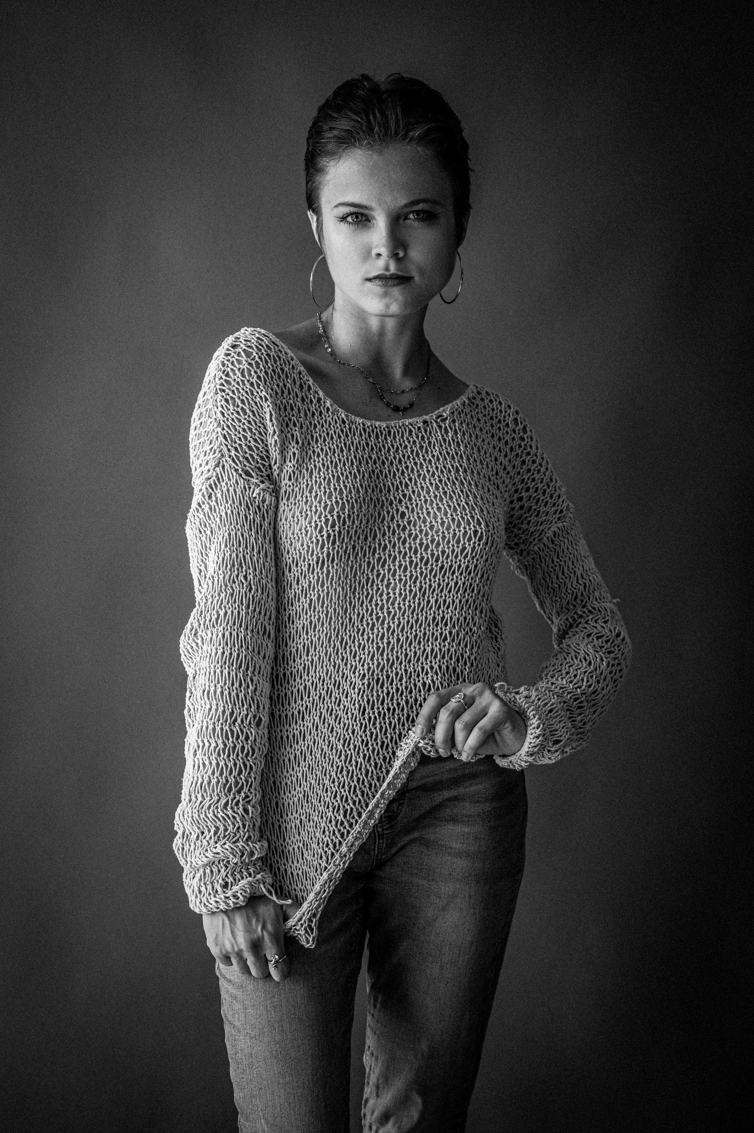 Art nude w domowej przestrzeni. Stanislau Krasovski – Fotografia artystyczna i kreatywne sesje w Poznaniu