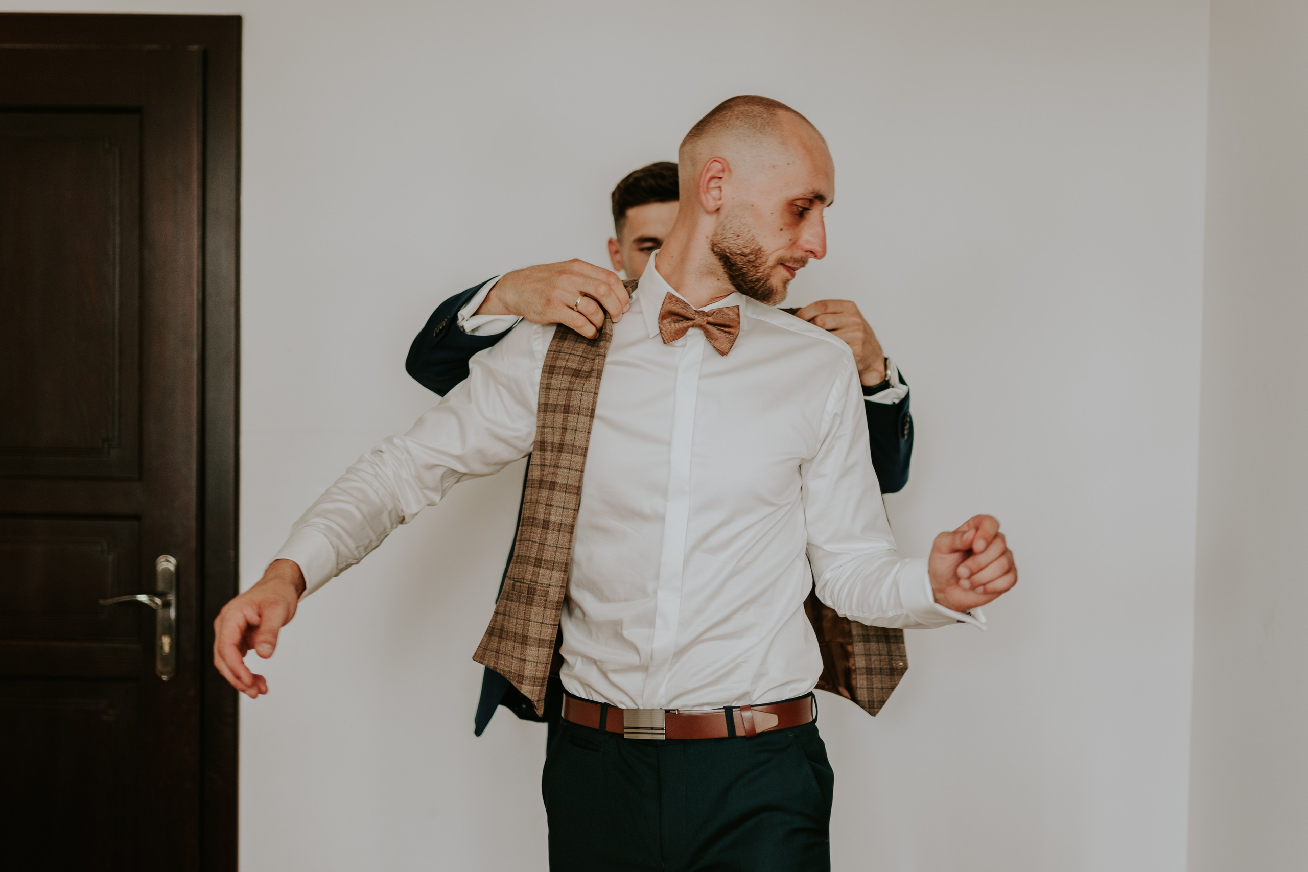 Dwór Wierzbno: plenerowy ślub pod wierzbą. Karkowskafoto - fotografia miłości