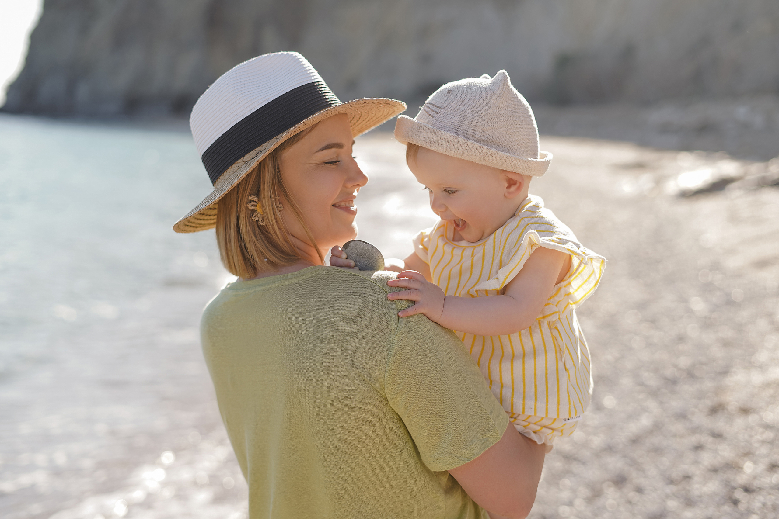 Hija y mama. Fotografo familiar, bodas, reportaje Diana Memetova Alicante, Benidorm