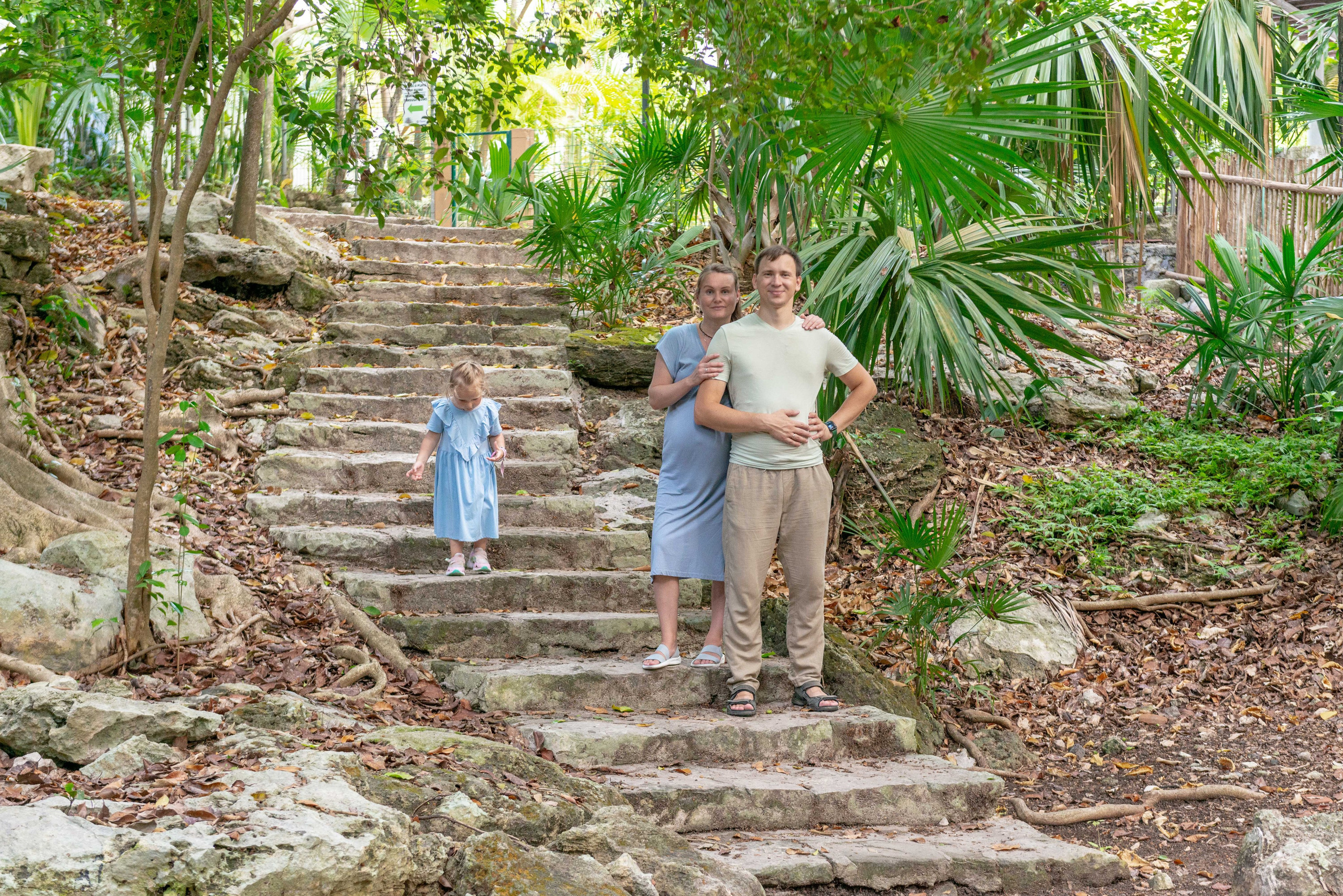 Sesión de Fotos Familiar de Embarazo: La Espera de un Nuevo Milagro. FOTÓGRAFO MÉXICO QUINTANA ROO