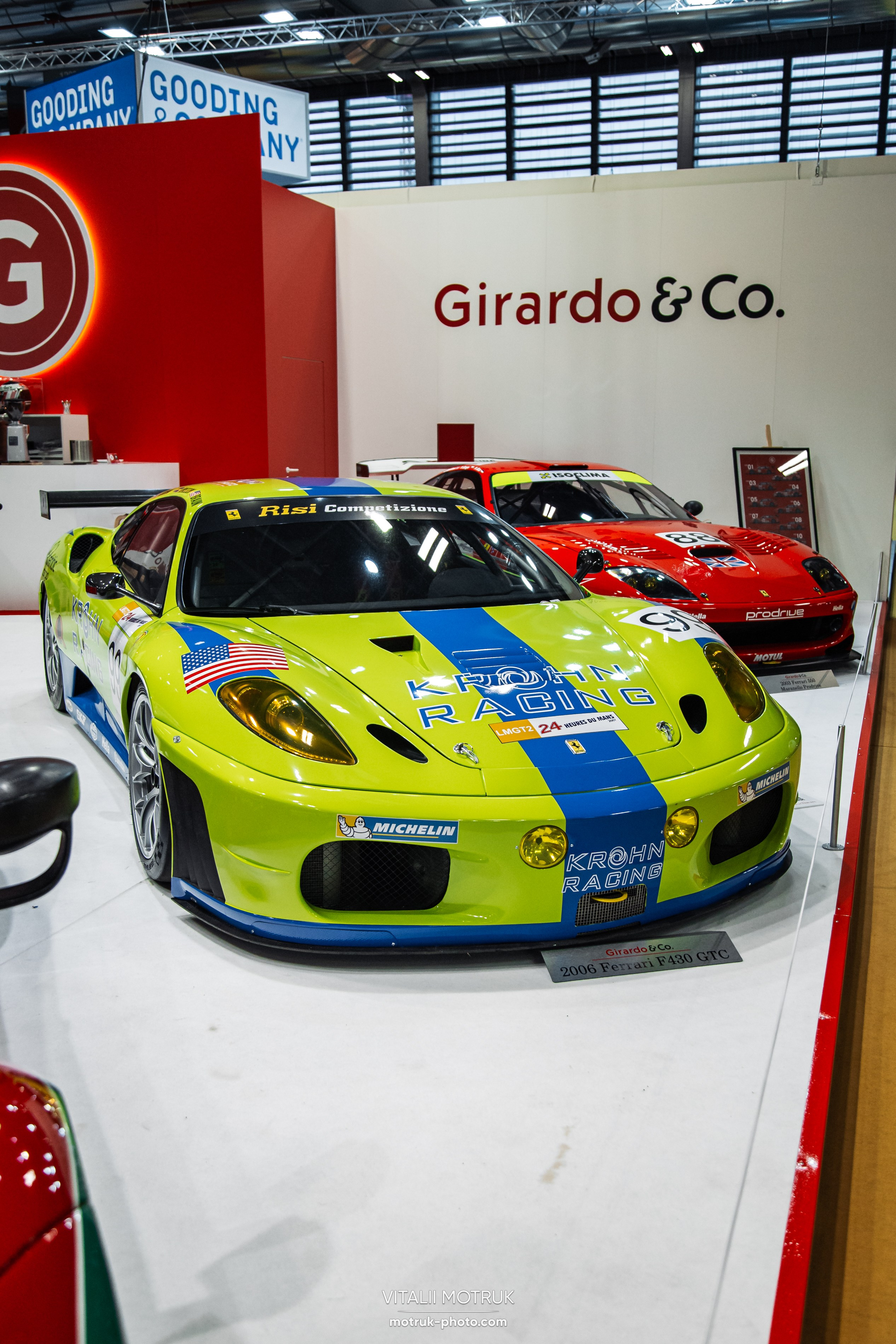 Retromobile 2023. Photographe de voitures à Paris — Vitalii Motruk