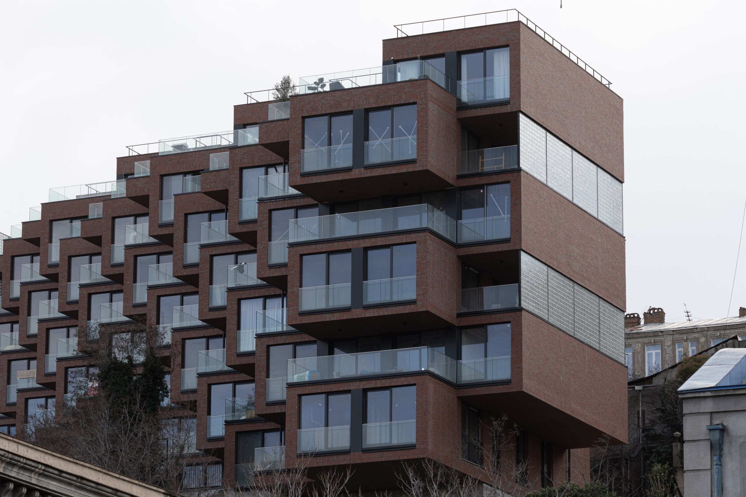 ფრთა ბუმბულისა და ფრთა რკინისა. FramefreeMan