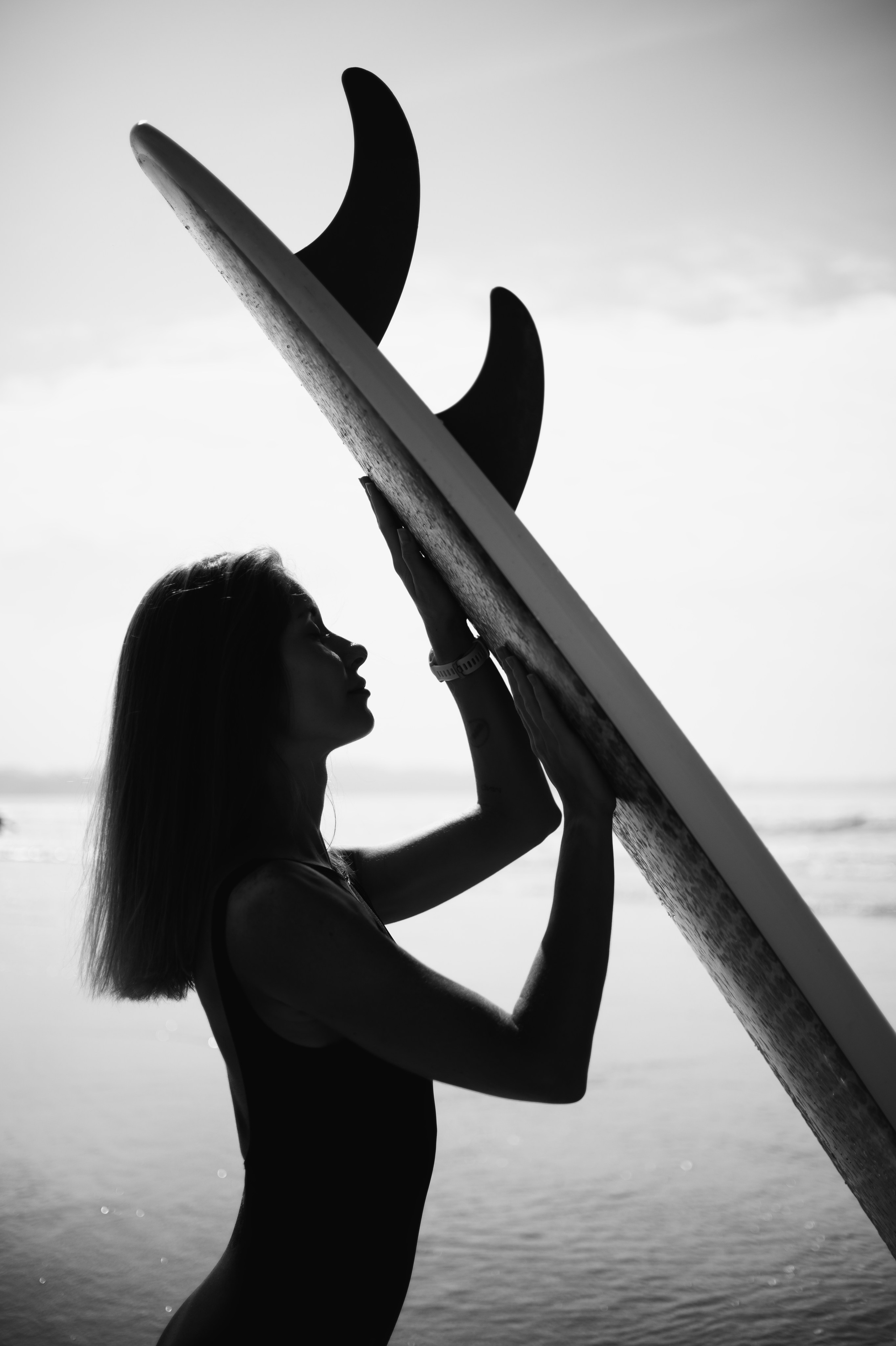 Photoshoot with a surfboard | BW