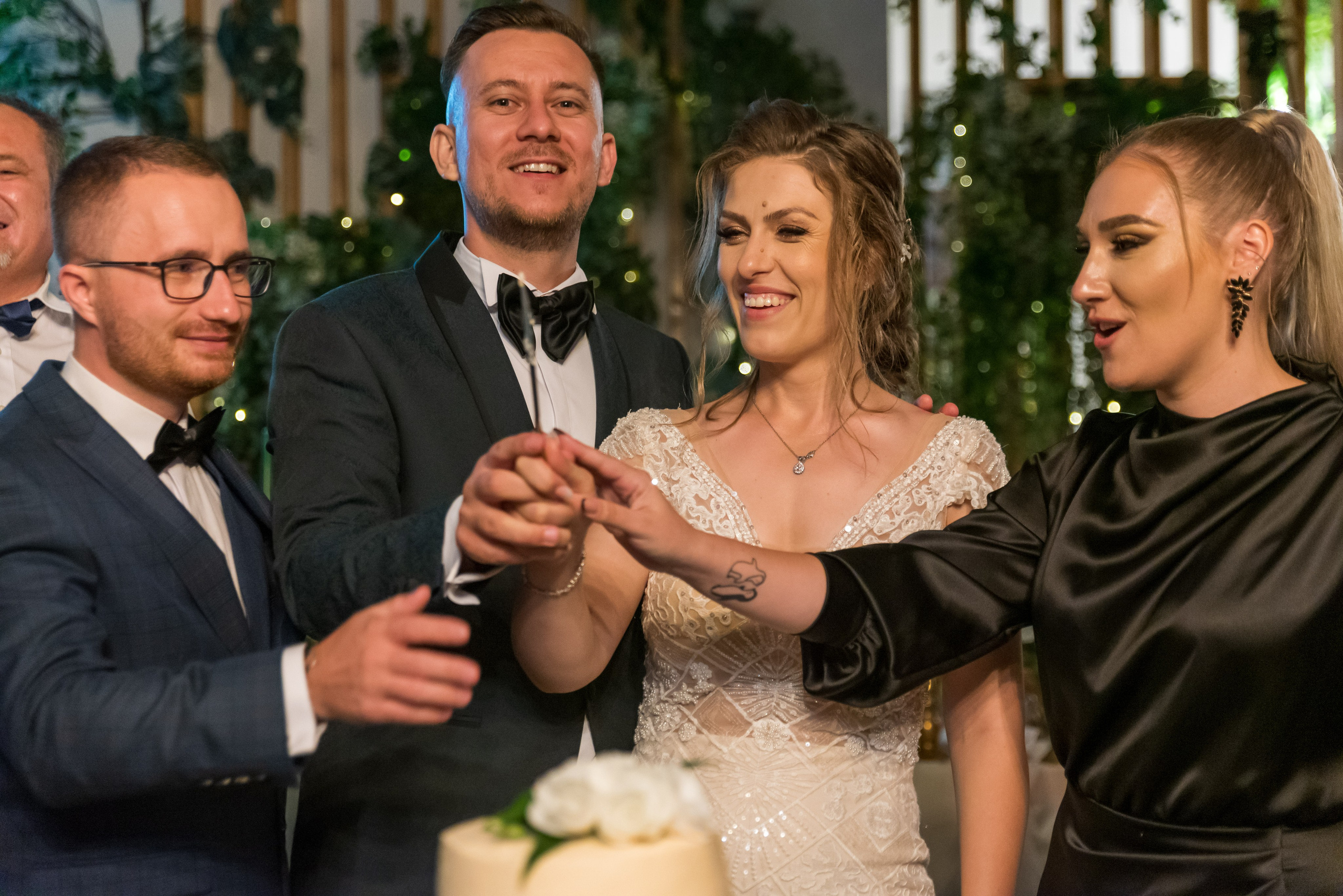 Locație de nuntă, fotograf nuntă, fotograf eveniment, fotograf ceremonie, fotograf petrecere, fotograf mireasă, fotograf mire, decor nunta, fotograf atmosferă, fotograf romantic, fotograf lux, fotograf elegant, fotografii unice, fotografii memorabile, fotograf România, fotograf nunta Ciresul Salbatic