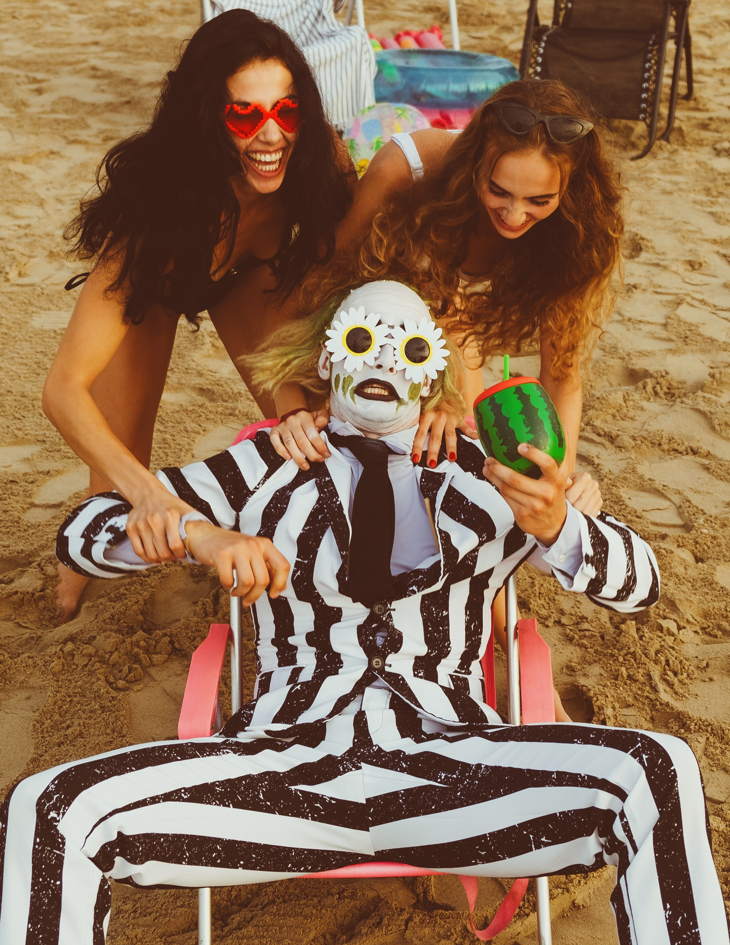 Beetlejuice на море: Экспериментальная фотосессия с цирковыми артистами — Фотограф Андрей Луковников