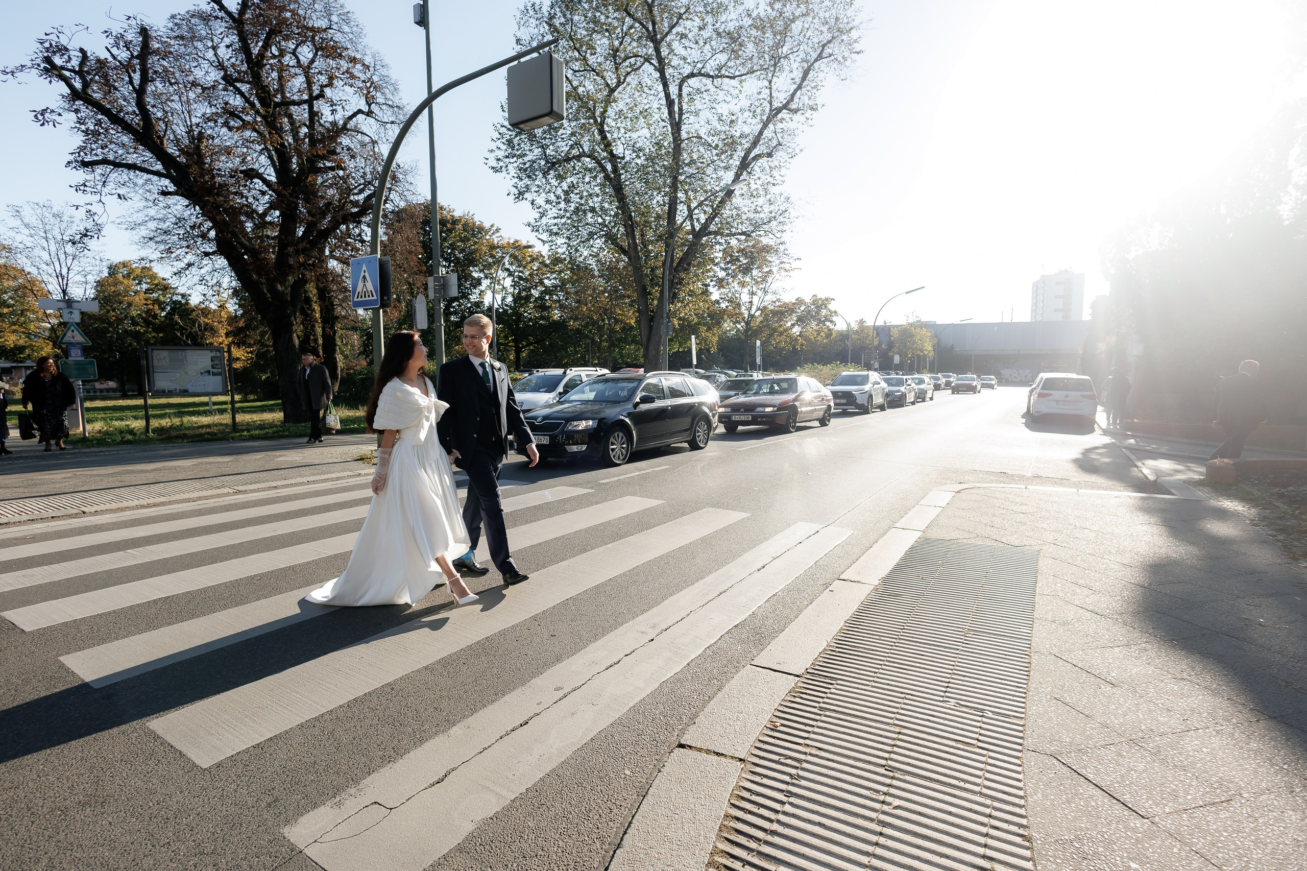 Eine intime Feier vor der großen Hochzeit: Solongo und Victor im Standesamt Spandau. Hochzeitsfotografie in Berlin Nataliia Schütze