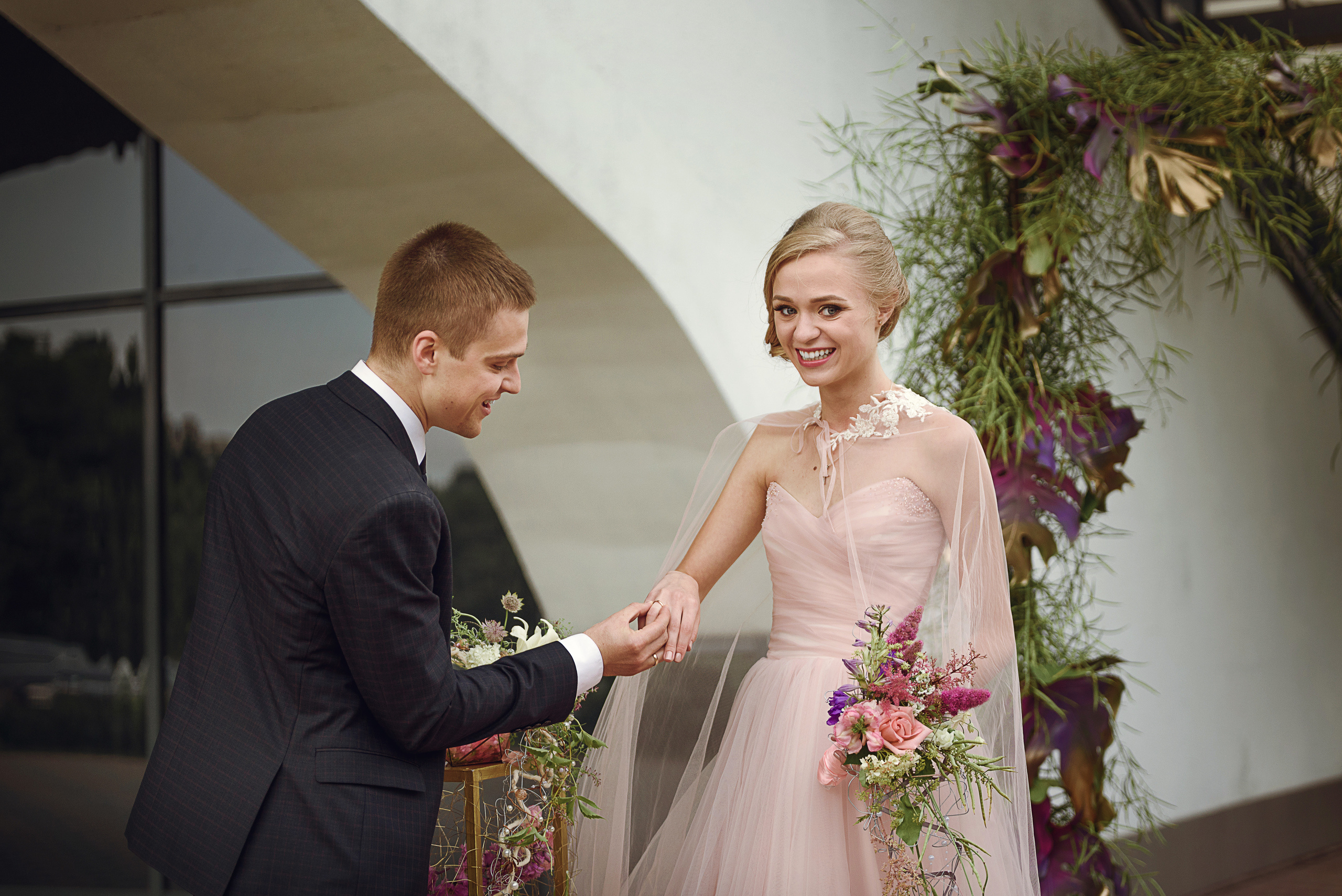 Летняя свадьба с выездной регистрацией. Семейный фотограф и фотограф новорожденных в Вильнюсе Ирина Беленкевич