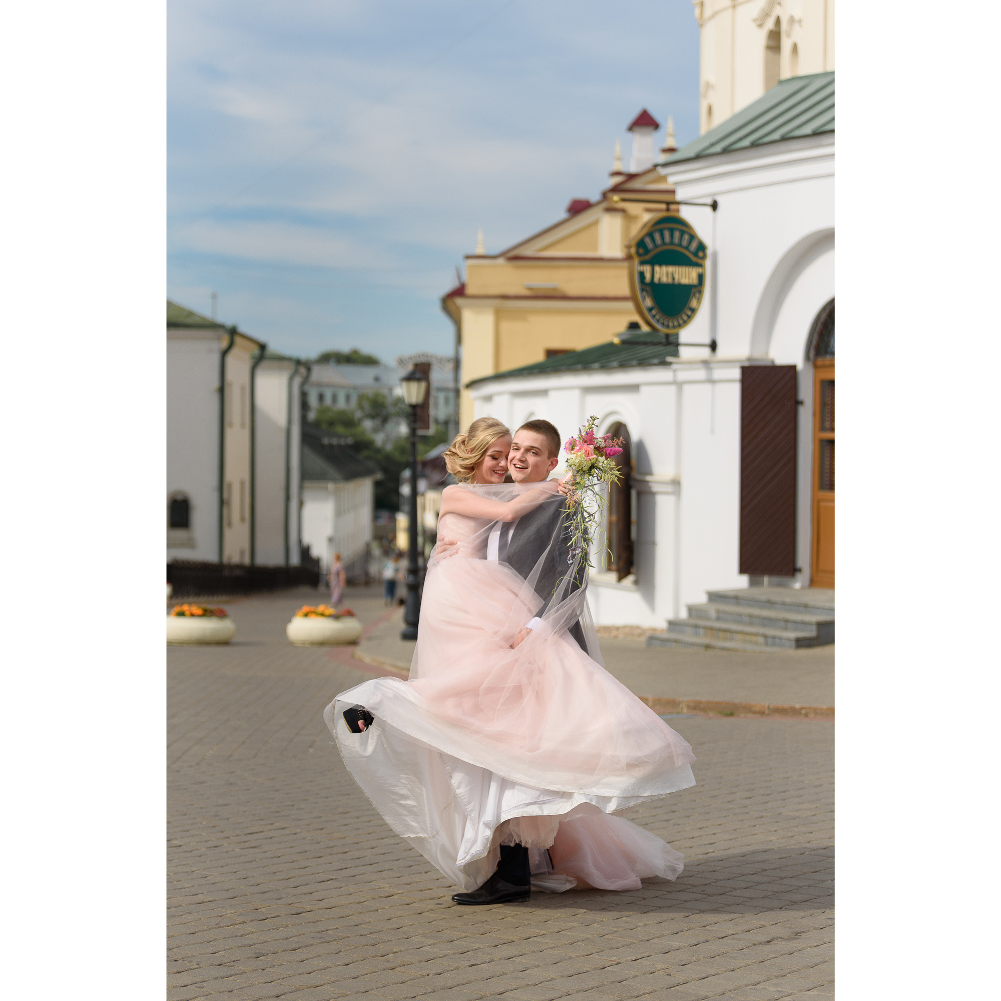 Летняя свадьба с выездной регистрацией. Семейный фотограф и фотограф новорожденных в Вильнюсе Ирина Беленкевич