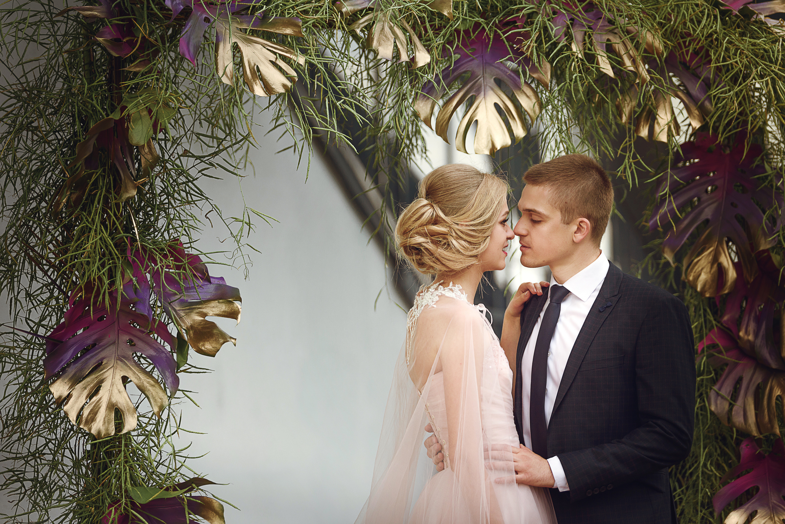 Летняя свадьба с выездной регистрацией. Семейный фотограф и фотограф новорожденных в Вильнюсе Ирина Беленкевич