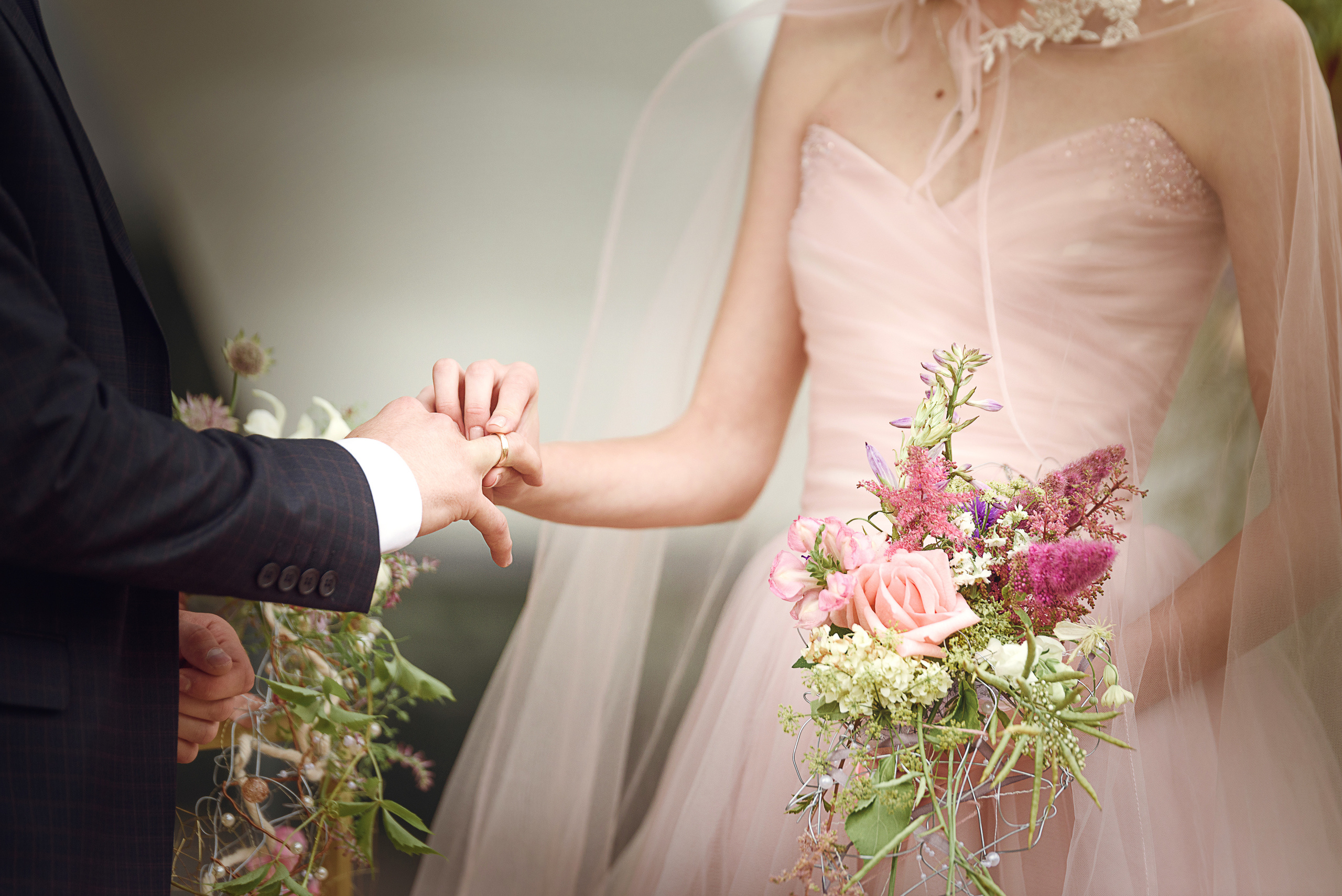 Летняя свадьба с выездной регистрацией. Семейный фотограф и фотограф новорожденных в Вильнюсе Ирина Беленкевич