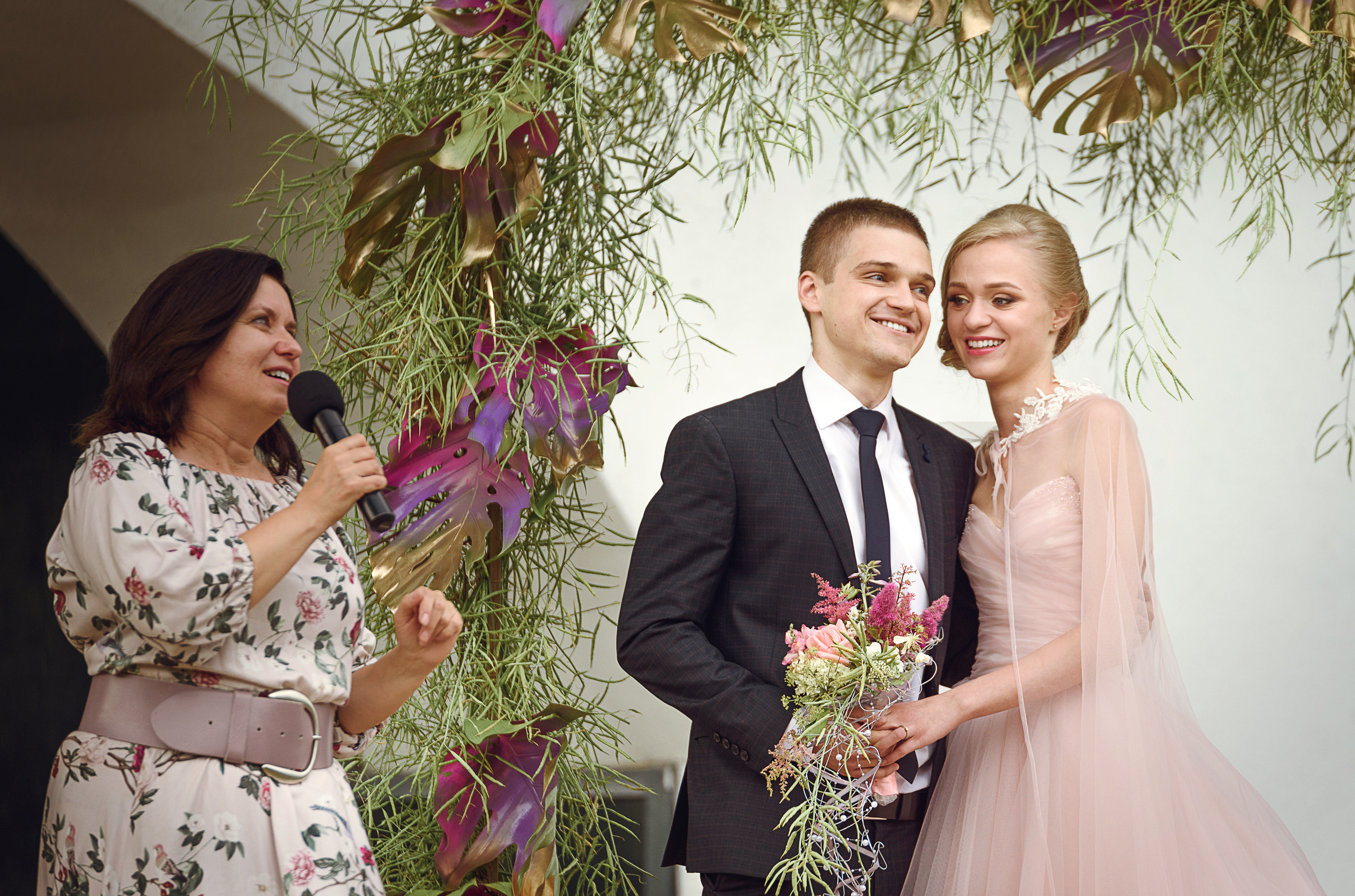 Летняя свадьба с выездной регистрацией. Семейный фотограф и фотограф новорожденных в Вильнюсе Ирина Беленкевич