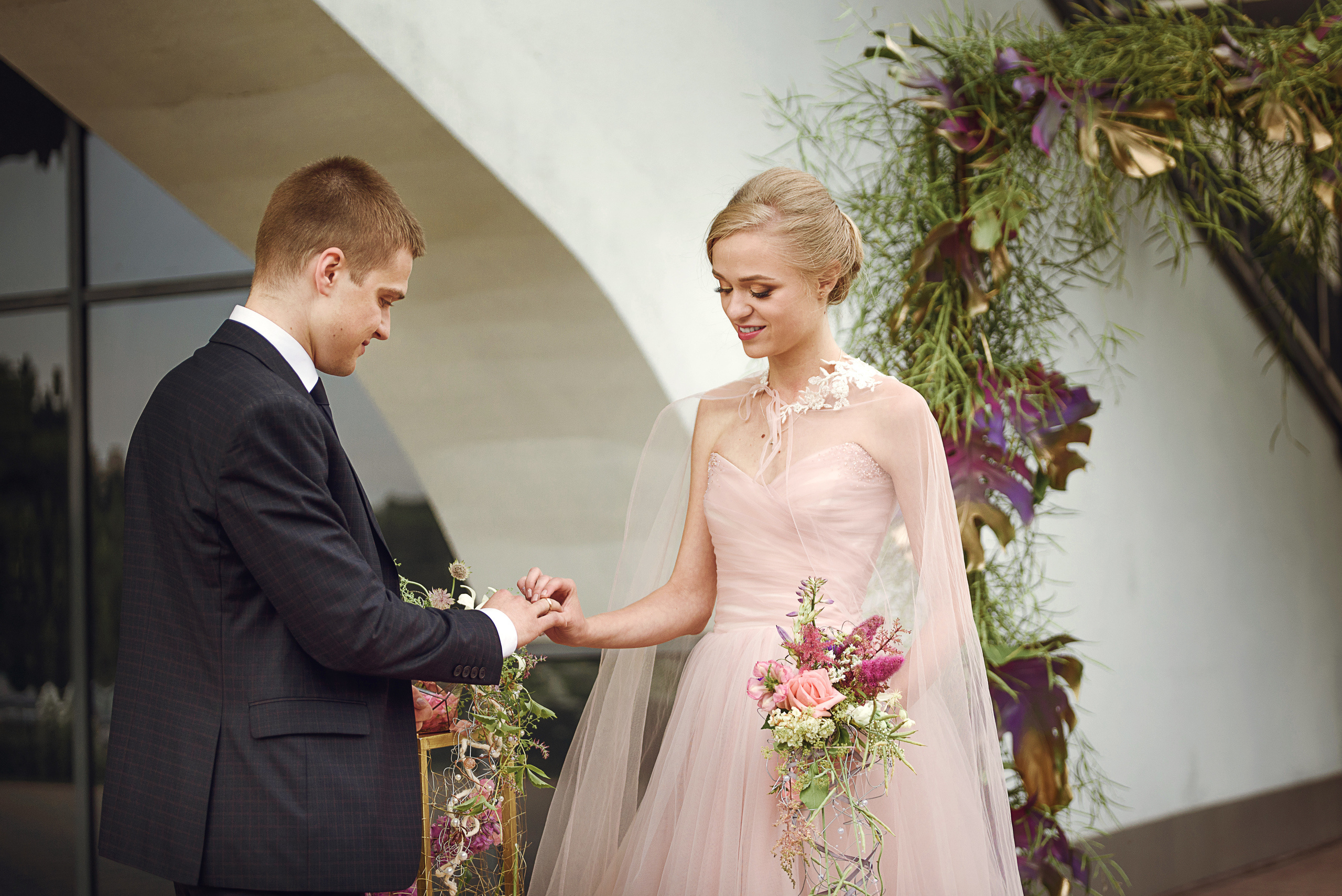 Летняя свадьба с выездной регистрацией. Семейный фотограф и фотограф новорожденных в Вильнюсе Ирина Беленкевич