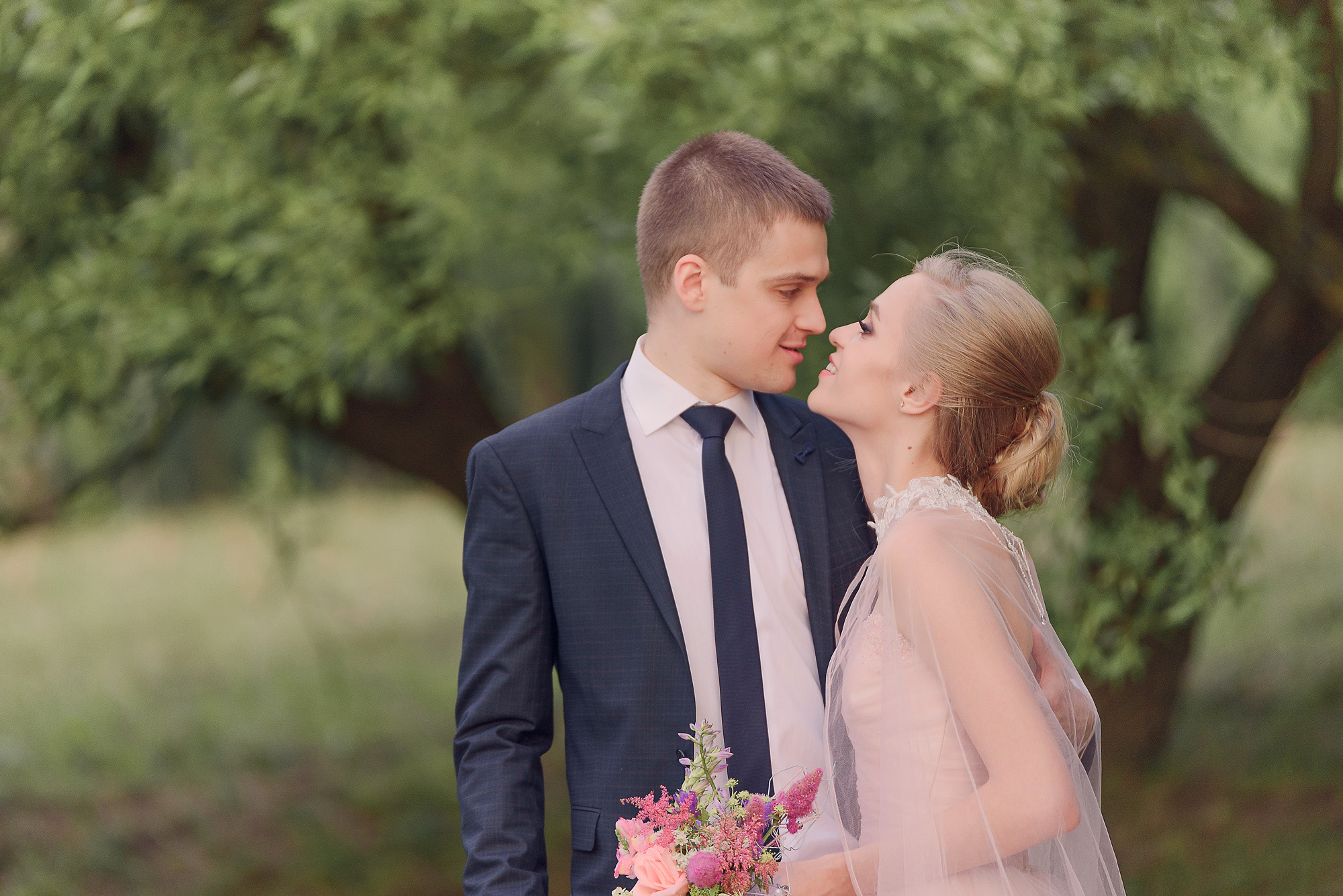 Летняя свадьба с выездной регистрацией. Семейный фотограф и фотограф новорожденных в Вильнюсе Ирина Беленкевич
