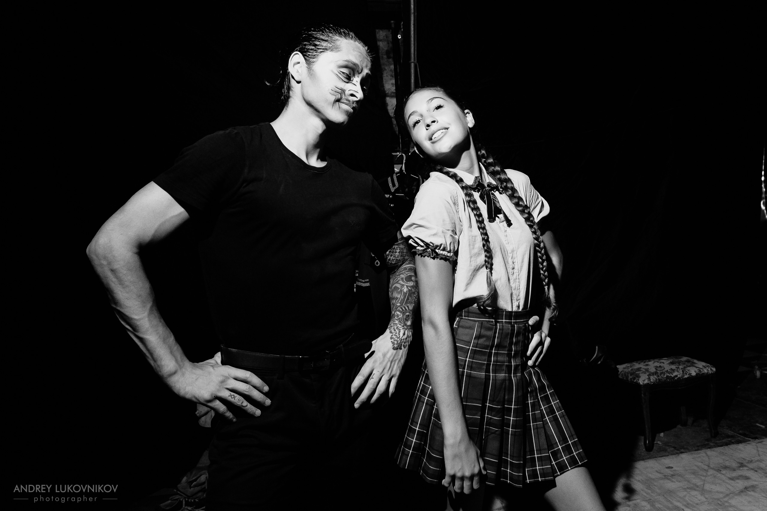 Sesión de fotos entre bastidores en El Circo Encantado: la vida de los artistas tras bambalinas