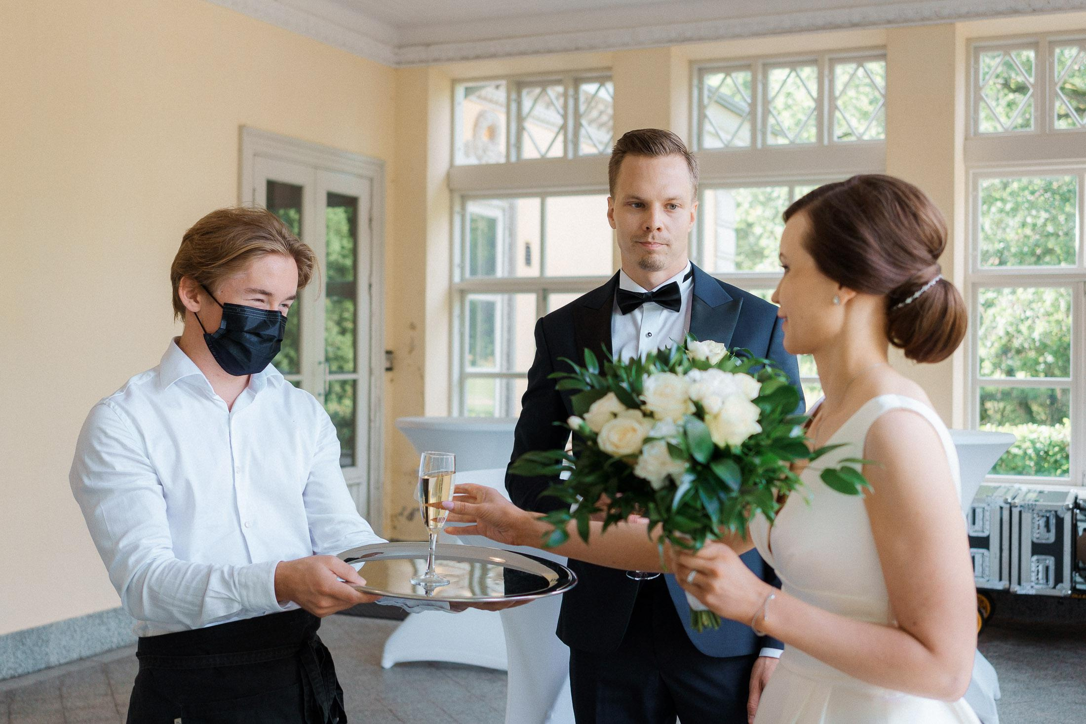 Häät Espoon Kartanossa: Ikimuistoisia hääkuvia Helsingissä ja Espoossa