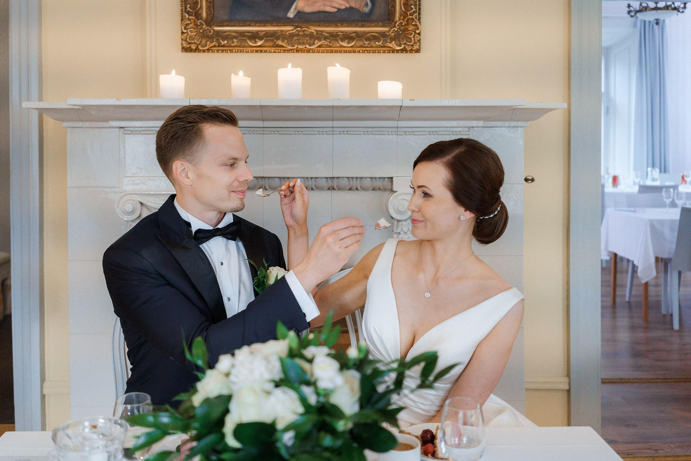 Häät Espoon Kartanossa: Ikimuistoisia hääkuvia Helsingissä ja Espoossa