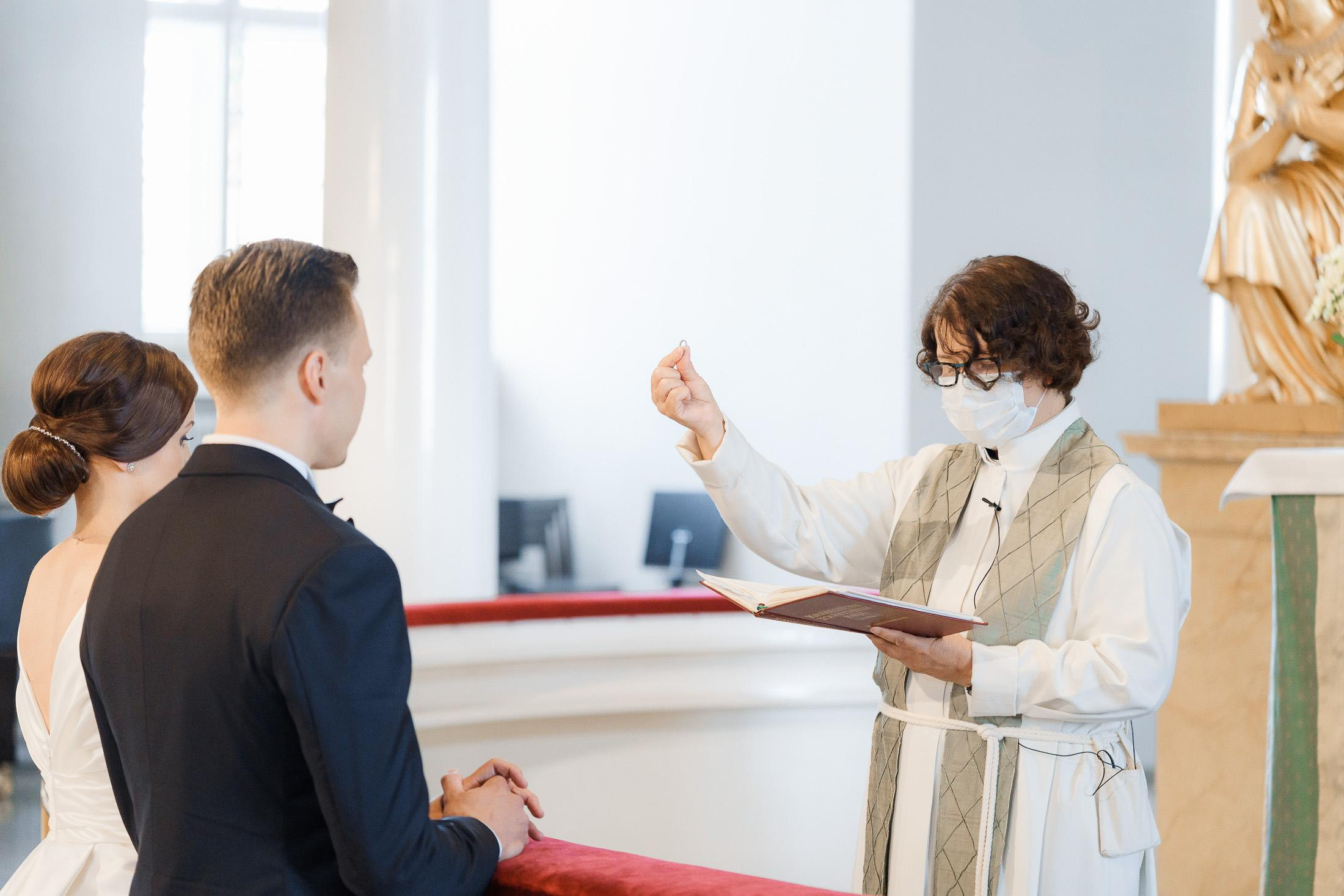 Häät Espoon Kartanossa: Ikimuistoisia hääkuvia Helsingissä ja Espoossa