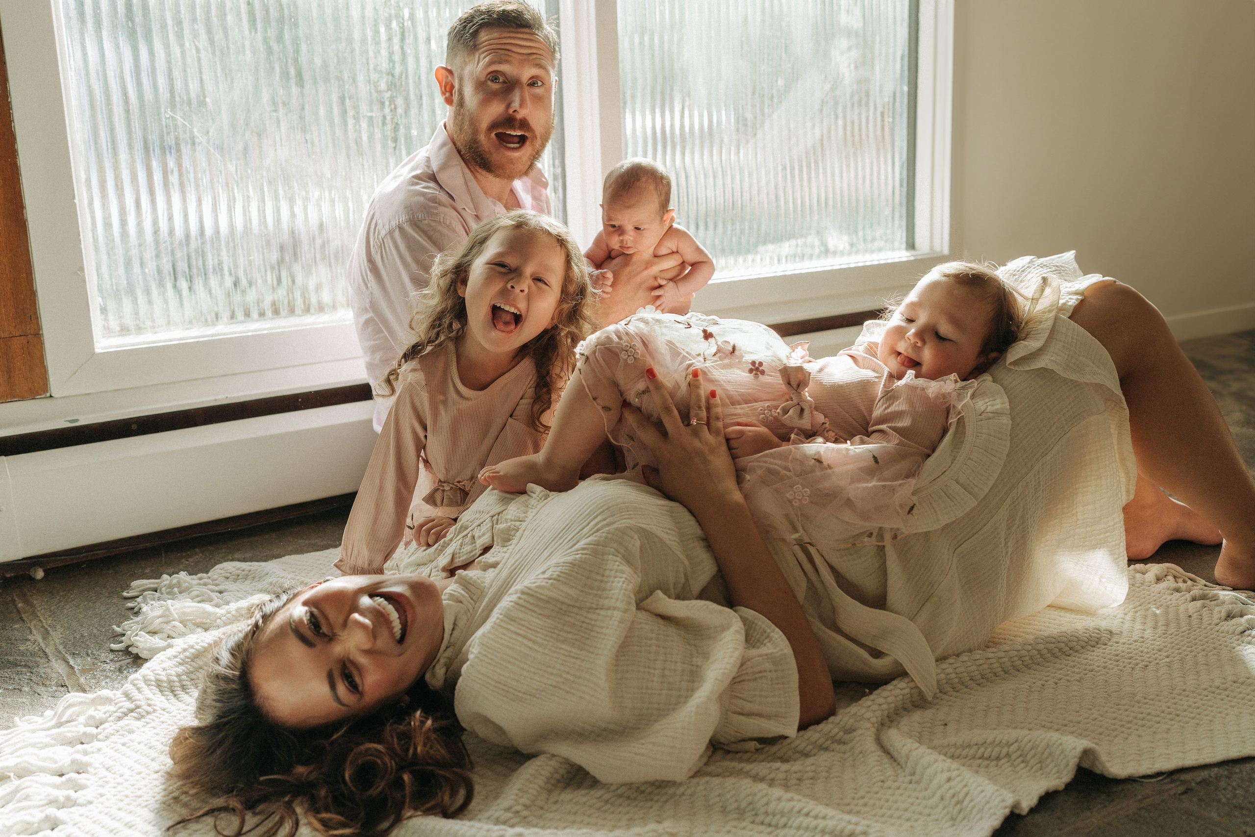 Newborn Photography with Parents – Gentle & Loving Moments. Alisa Tant — Family and newborn photographer Bucks County, Montgomery county, Philadelphia, NJ