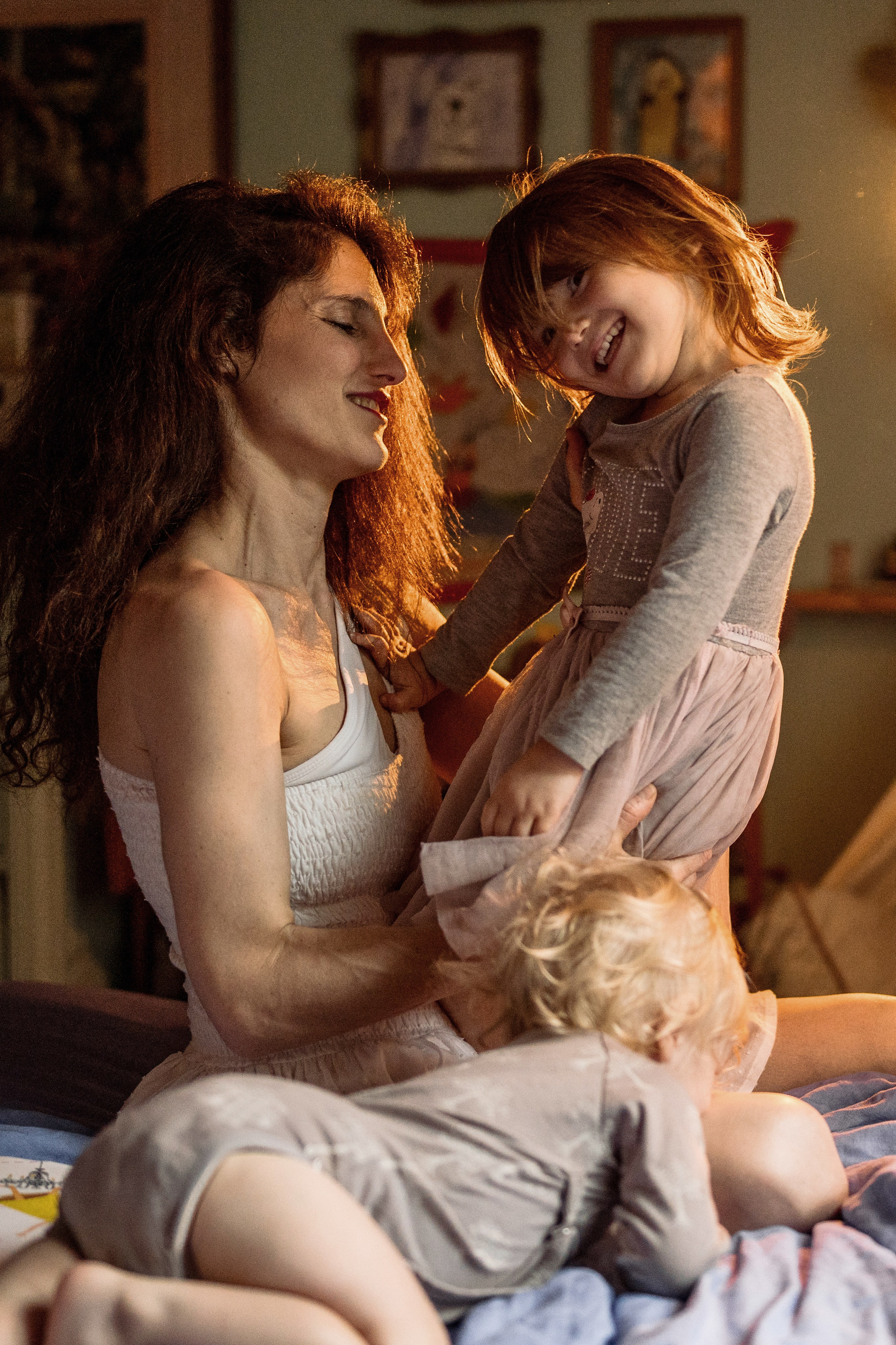 Family Photoshoot at Home in Philadelphia – Warm & Candid. Alisa Tant — Family and newborn photographer Bucks County, Montgomery county, Philadelphia, NJ