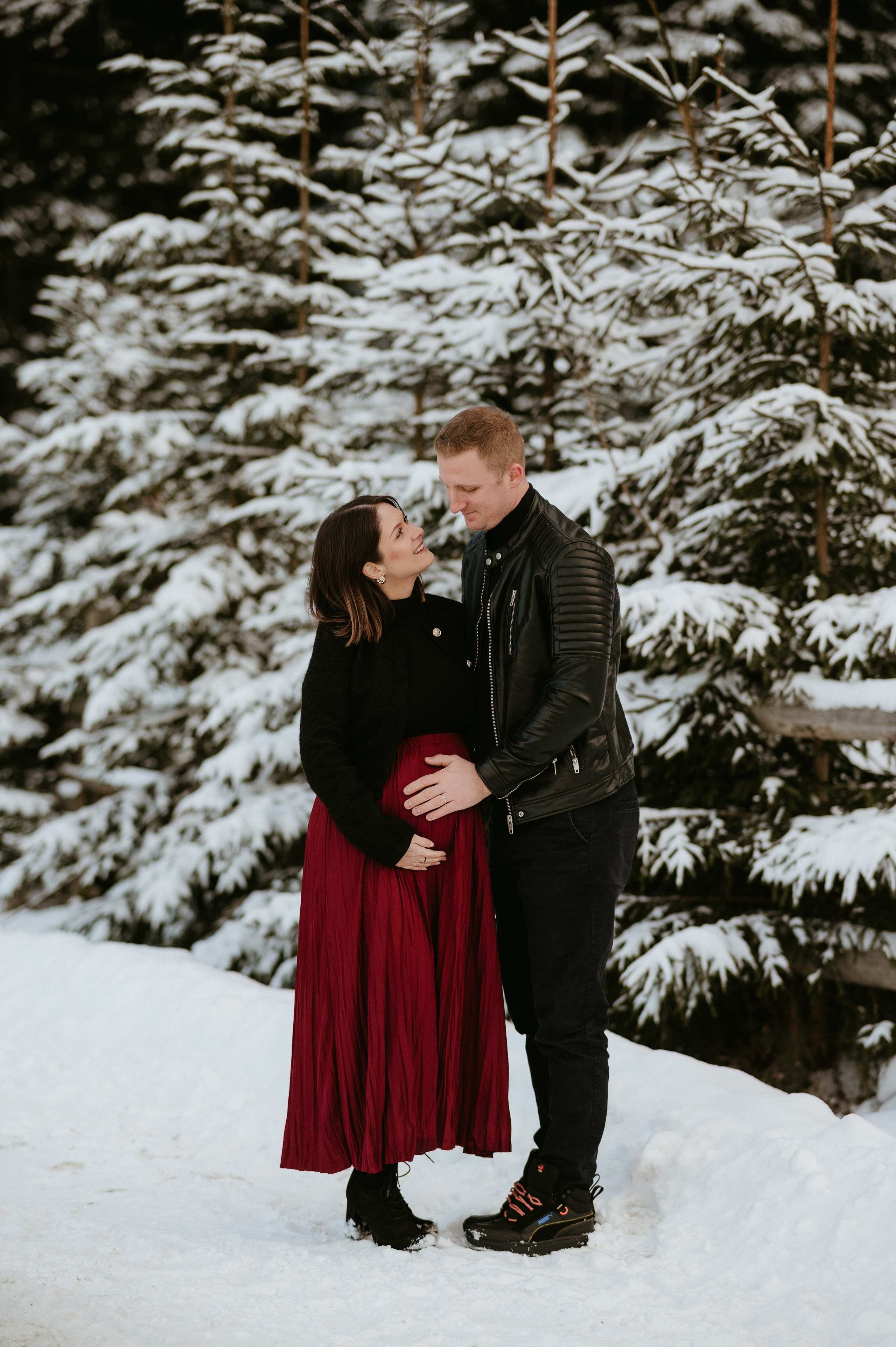 Ședință Foto de Familie la Munte – Fotografii de Iarnă în Lupcina. Valentin Melen - fotograf de nunta 🤍