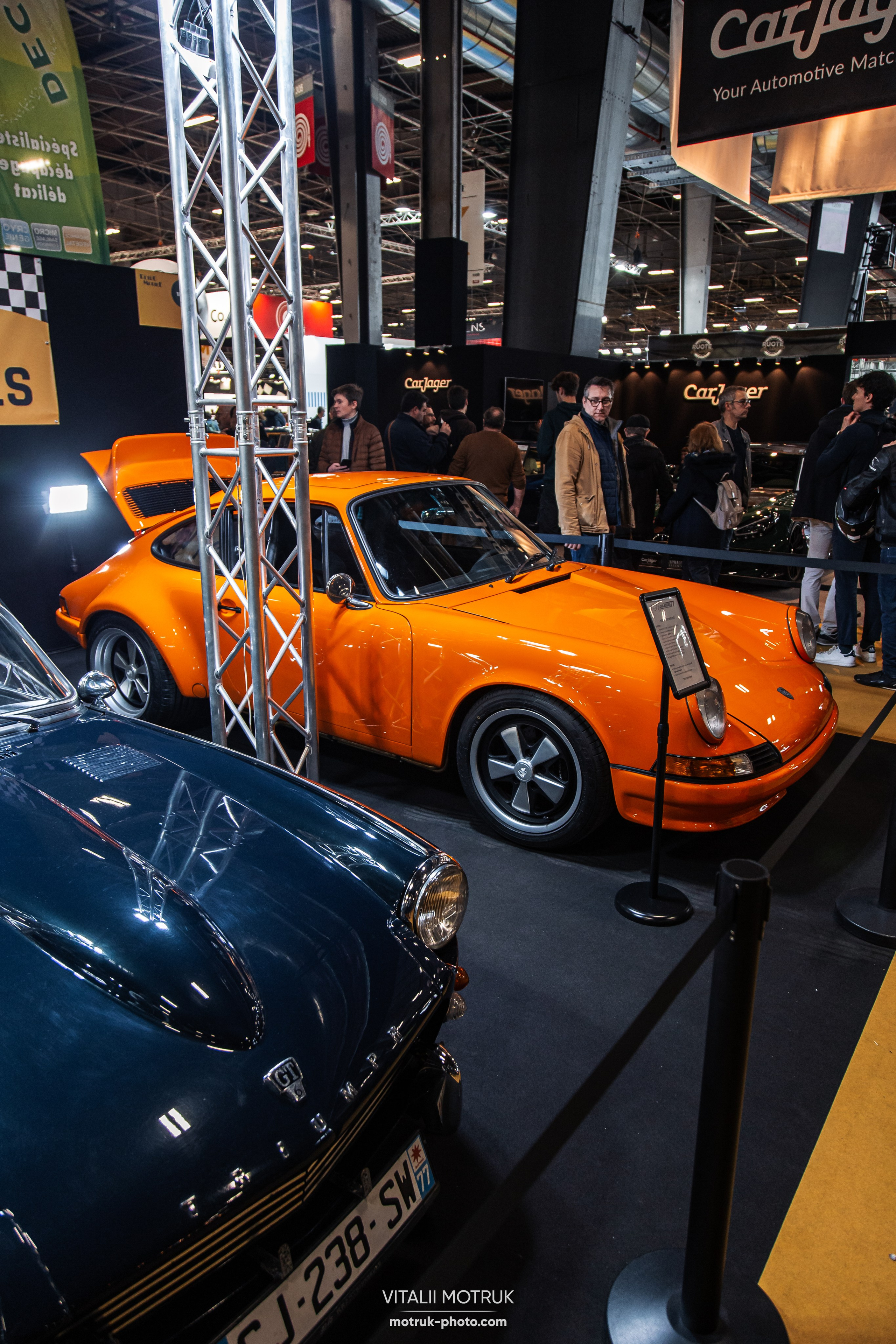 Retromobile 2023. Photographe de voitures à Paris — Vitalii Motruk