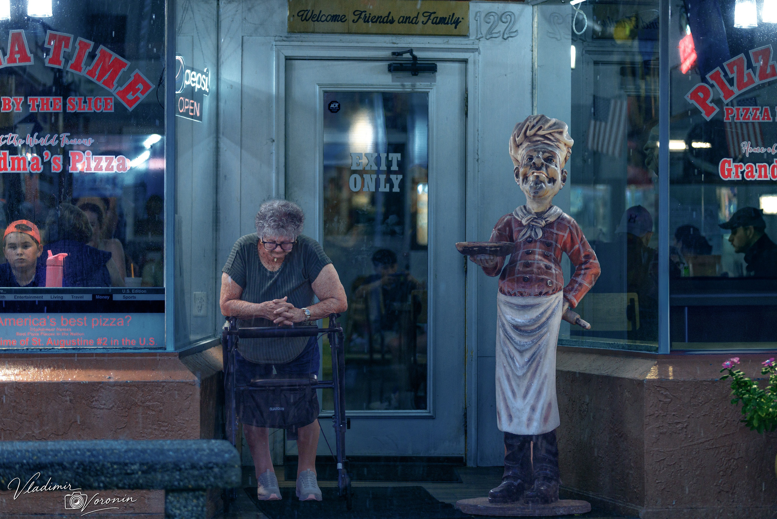 Rain in downtown. Photographer St. Augustine