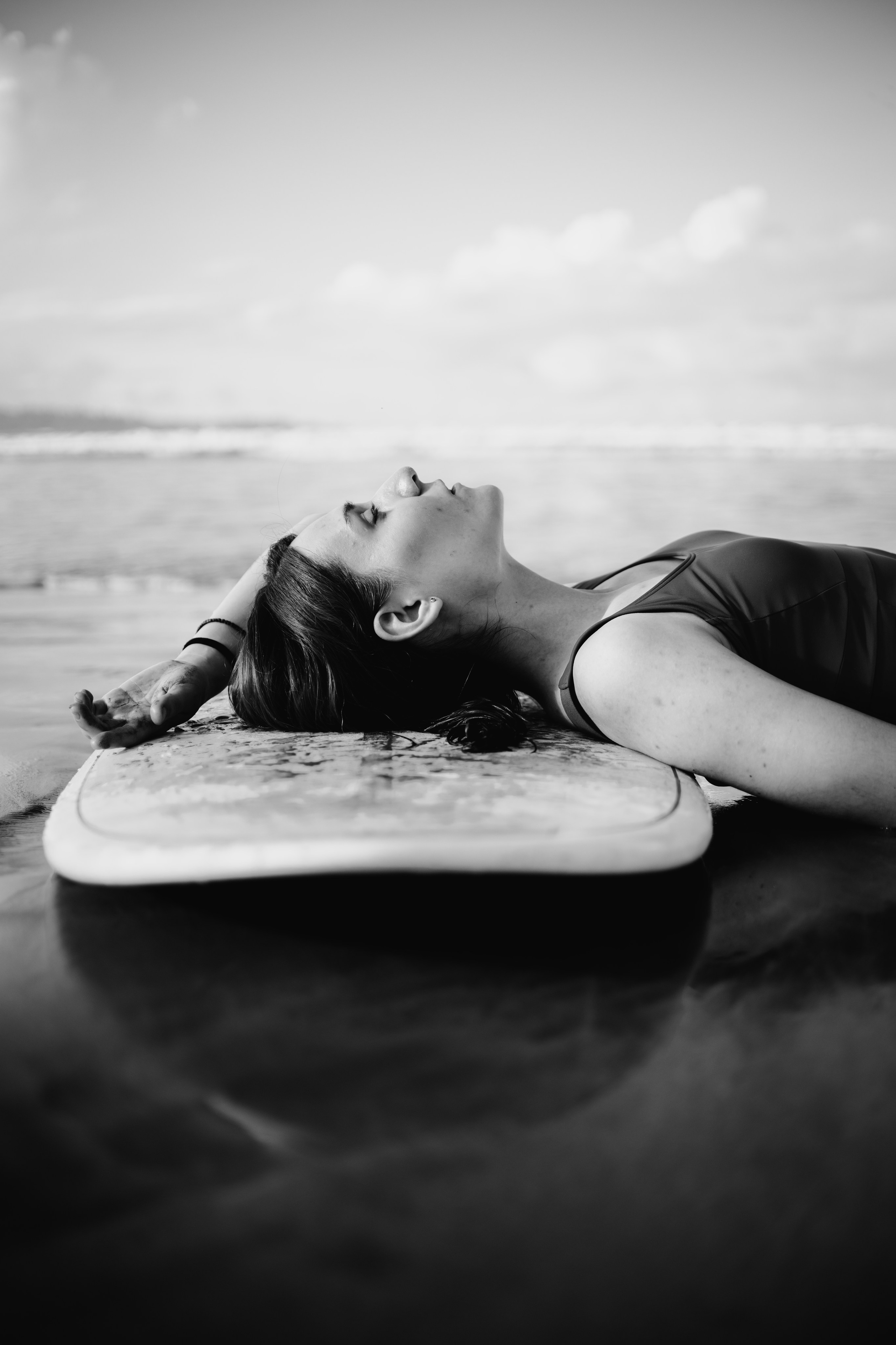 Photoshoot with a surfboard | BW