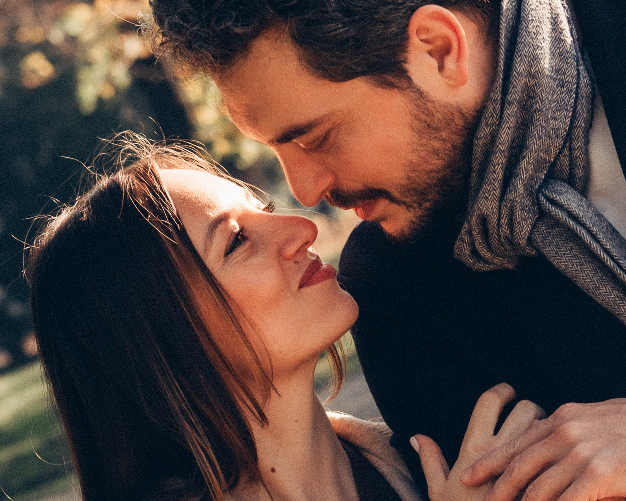 Golden autumn in Milan. Lovestory shoot. Anastasiia Buchinskaia Photographer in Milan