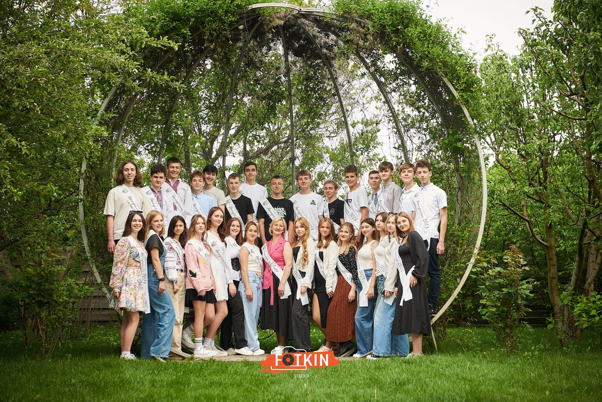 Випускні альбоми для 9- 11 класів Дніпро. Випускні альбоми фотокниги Київ та Дніпро