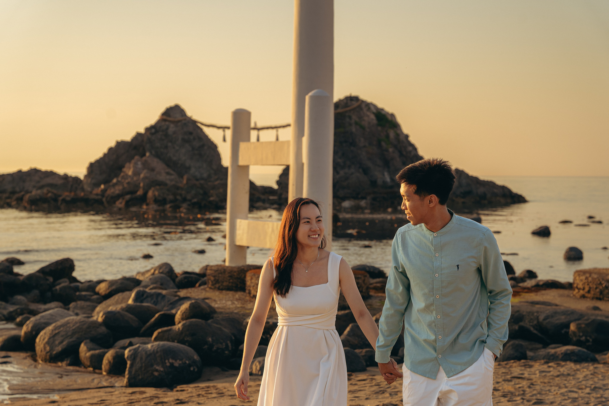 Fukuoka Couple Photoshoot: Roses, Totoro Forest & Sunset Love Story