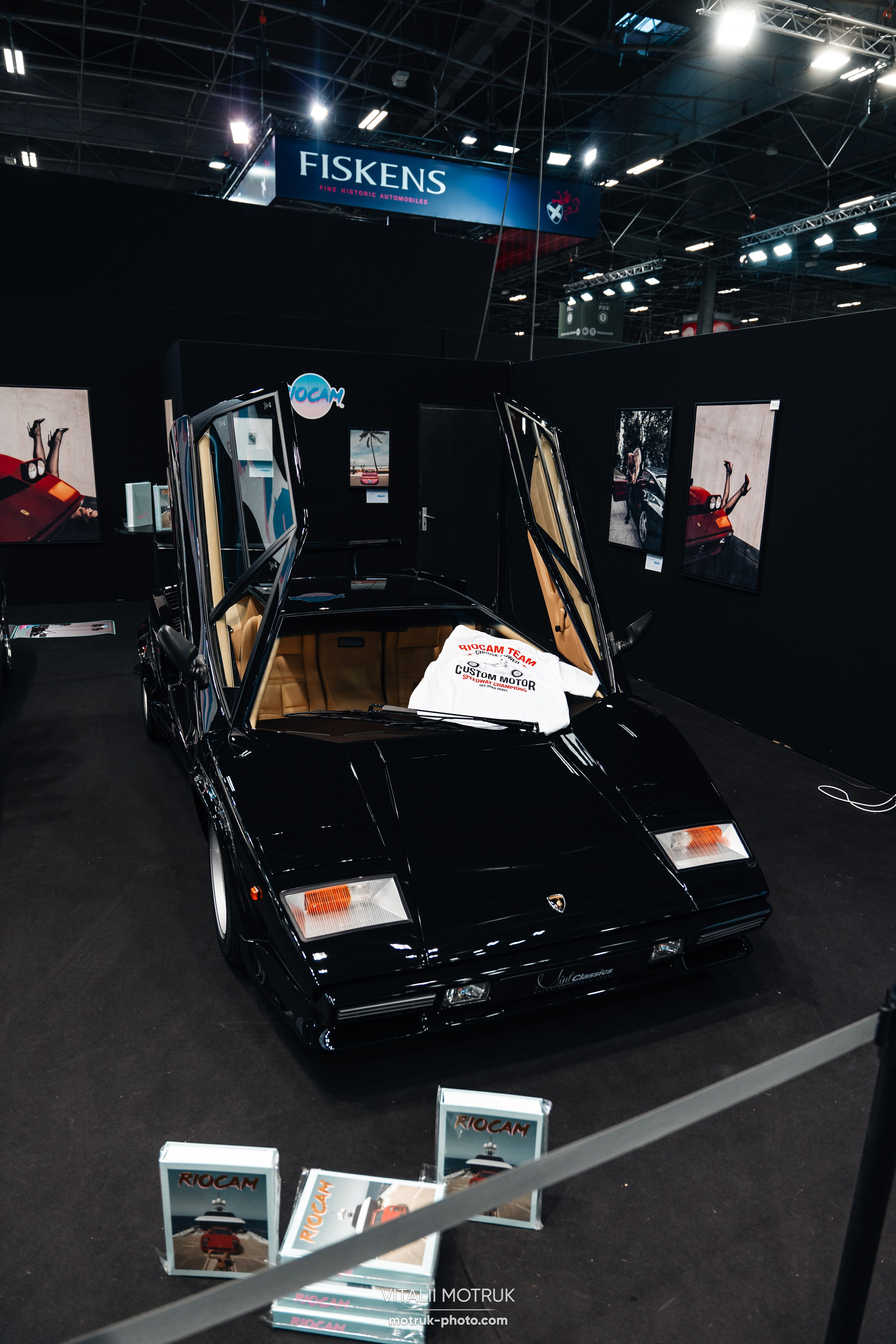 Retromobile-2024. Photographe de voitures à Paris — Vitalii Motruk