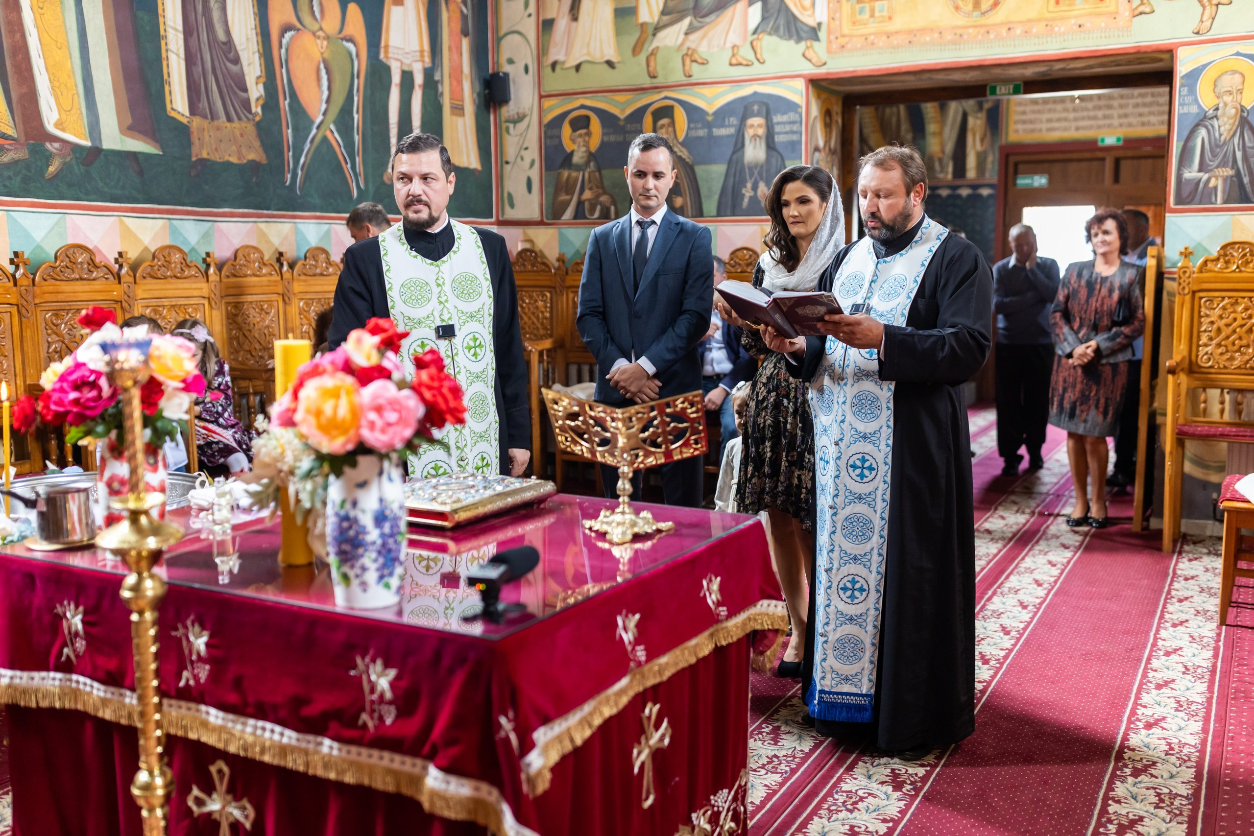 fotograf botez , fotografie botez Botoșani, fotograf Alin Chirilă, amintiri botez, fotografii botez, botez Miruna Parascheva, fotograf copii, fotografie botez în Botoșani-alt="botez , fotografie botez Alin Chirilă, amintiri botez, fotografii emoționante botez Botoșani"-- fotografii-botez-bebelus- amintiri-botez-micuț- moment-sfânt-crestinare- fotografie-emotionanta-botez- detalii-botez-bebelusi- parinti-fericiti-la-botez- fotograf-botez-profesionist- botez-in-biserica-ortodoxa- micuț-botezat-cu-emoție- zâmbete-și-lacrimi-la-botez- bebeluș-la-cristelniță- decor-botez-colorat- botez-cu-dragoste-și-credință- emotie-pura-la-botez- fotograf-botez-botosani- botez-iasi-suceava-fotograf- amintiri-nepretuite-botez-- Preotul ținându-l pe micuțul Mathias Gabriel la botez, în biserica Înălțarea Domnului, Copălău - Detalii de la botezul lui Mathias – lumânare, trusou și icoană - Familia lui Mathias Gabriel alături de micuț, în ziua botezului - Portret emoționant cu mama și bebelușul în brațe, în biserică,fotograf profesionist evenimente Botoșani, Iași, Suceava, Fălticeni, Bacău, Pașcani, Roman - AlinoFotoStudio by Alin Chirilă - servicii foto nuntă, botez, cununie, ședințe foto creative, albume personalizate, fotografii emoționante și calitative pentru cele mai importante momente din viață,fotograf nuntă Botoșani Alin Chirilă, ședință foto botez Iași - AlinoFotoStudio, servicii fotograf profesionist evenimente Suceava, fotograf cununie civilă Fălticeni - Alin Chirilă, album foto nuntă personalizat Bacău.“Bebeluș botezat în biserică, ținut în brațe de nași” • “Detaliu cu lumânarea de botez decorată cu flori albe” • “Părinți emoționați alături de copilul lor la ceremonia de botez” • “Masa festivă de botez cu decor tematic și tort personalizat” • “Momentul în care preotul toarnă apă sfințită pe fruntea bebelușului” “Bebeluș în rochie albă de botez, zâmbind în brațele mamei” • “Detaliu cu cruciulița de botez așezată pe o pernă de satin” • “Părinți și nași aprinzând lumânările în timpul ceremoniei de botez” • “Tort de botez decorat cu figurine tematice și numele copilului” • “Copil botezat dormind liniștit în pătuțul decorat festiv” • “Momentul în care preotul binecuvântează copilul în fața altarului” • “Invitați adunându-se în jurul mesei festive la petrecerea de botez” • “Bebeluș ținând în mână o jucărie personalizată primită la botez” • “Familie fericită pozând împreună după ceremonia de botez” • “Decor tematic cu baloane și flori la locația petrecerii de botez” fotograf Botoșani fotograf evenimente fotograf botez Alin Chirila fotograf alinofotostudio.fotograf botez Amelis Maria, fotografie botez Botoșani, fotograf Alin Chirilă, amintiri botez, fotografii botez, botez Amelis Maria, fotograf copii, fotografie botez în Botoșani,